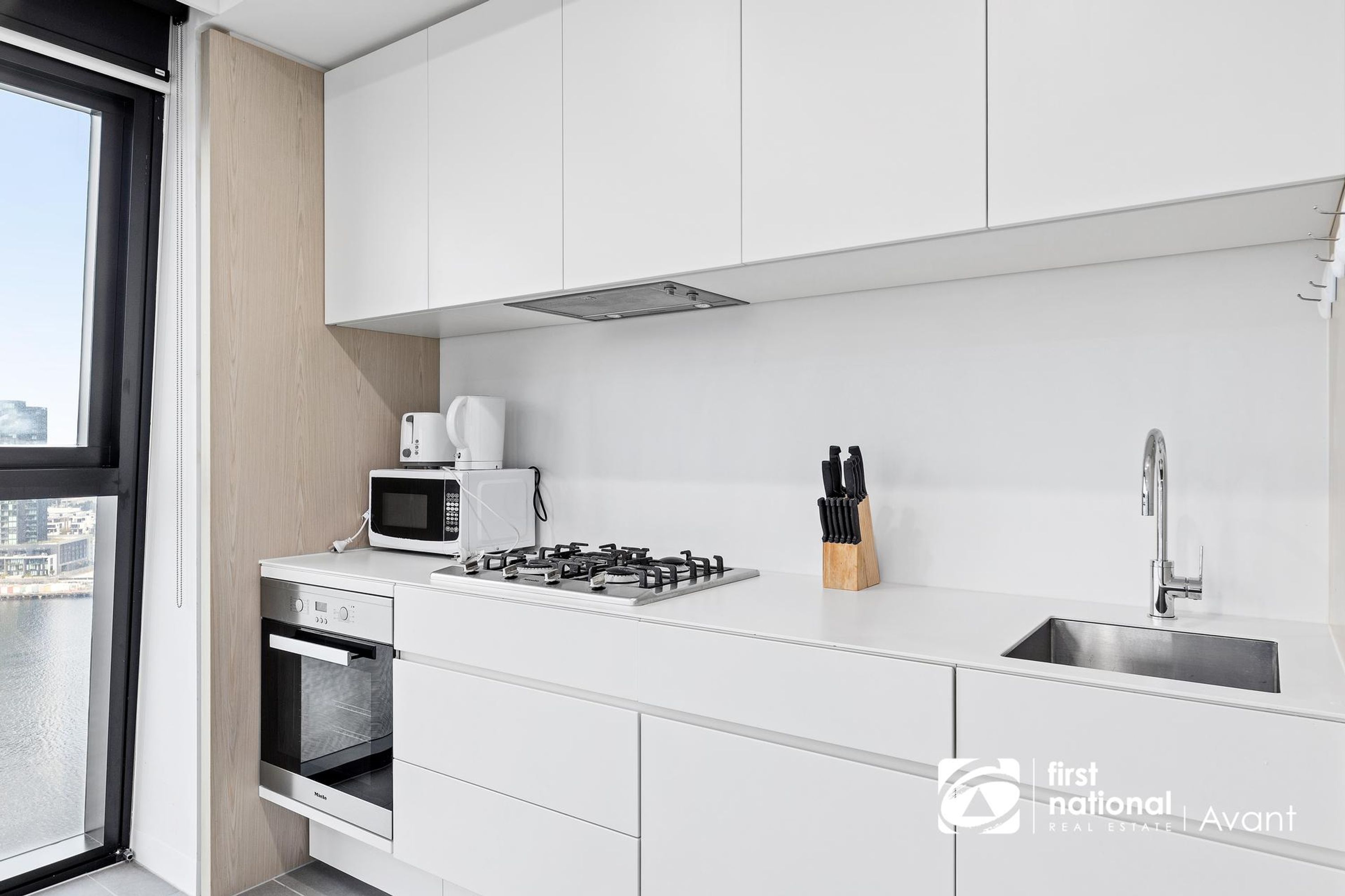 2113/8 Pearl River Road, Docklands - Thumbnail 4