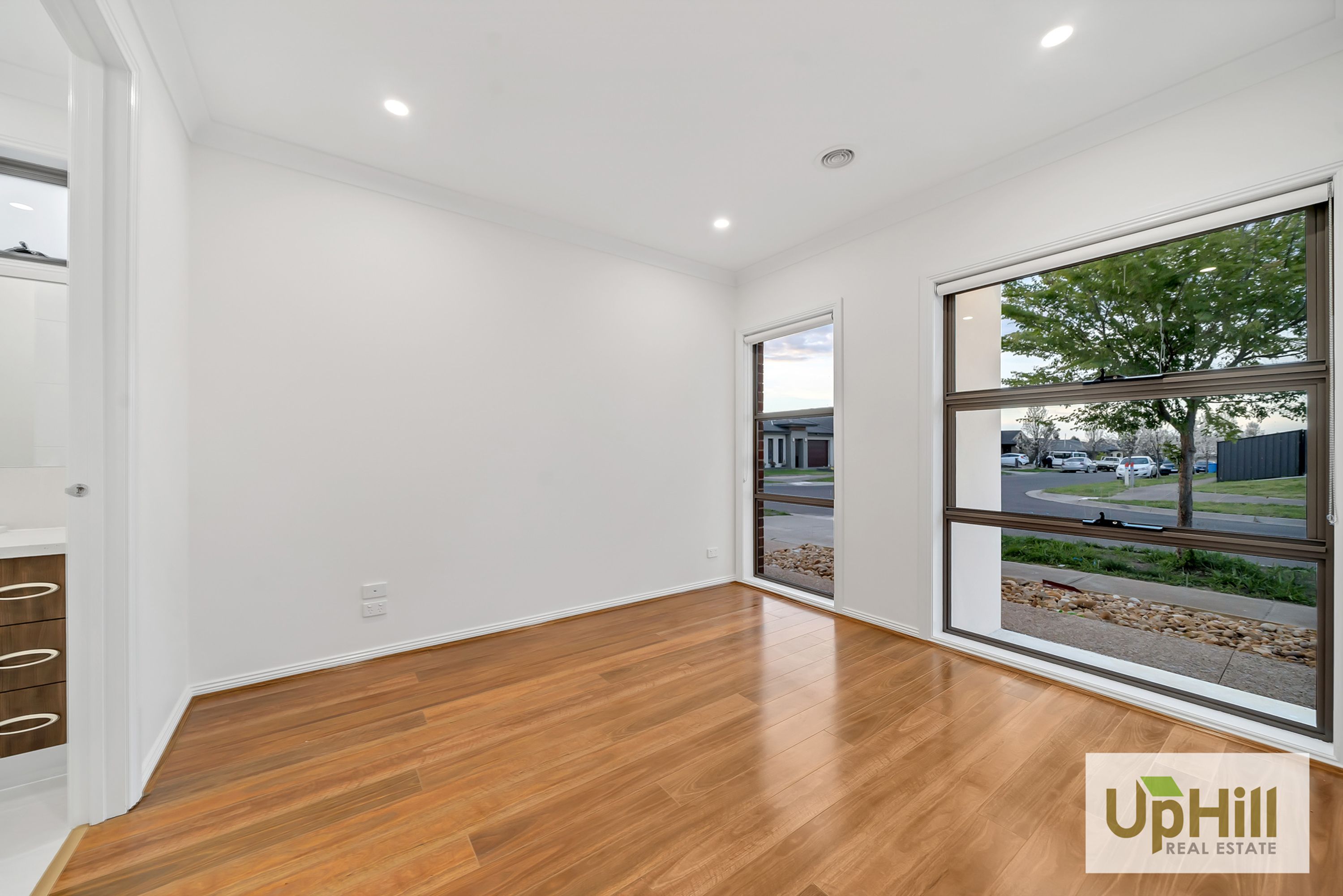 36 VENTASSO STREET, Clyde North - Thumbnail 2