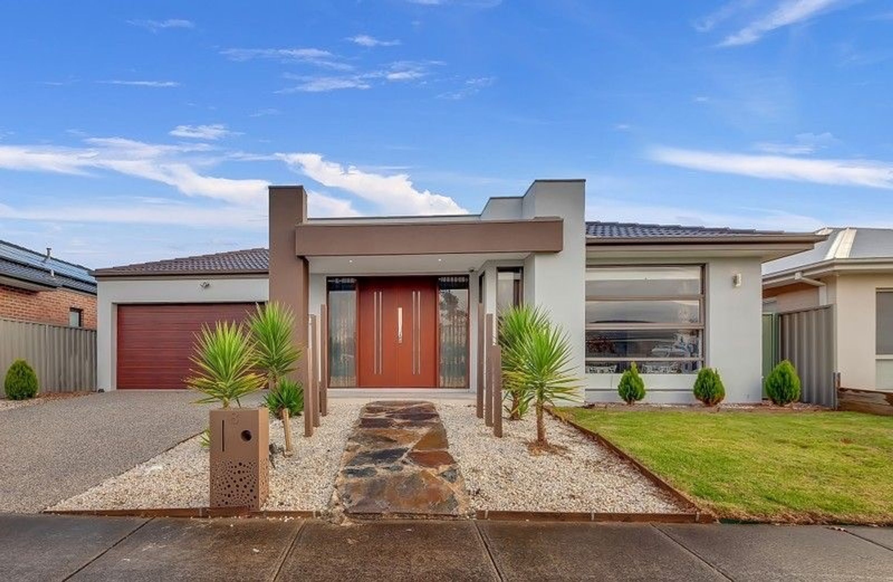 8 Stag Close, Cranbourne East