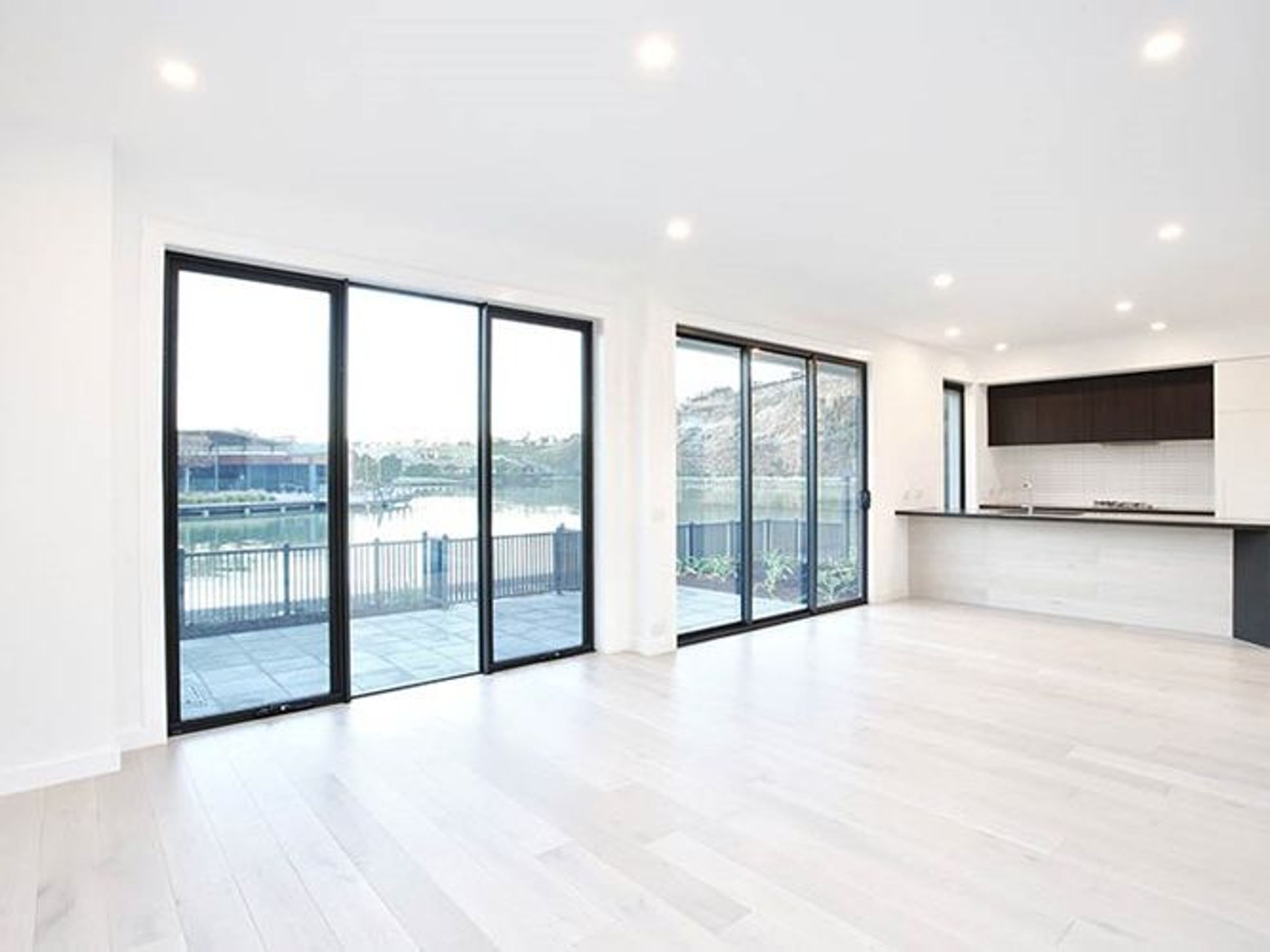 8 Boardwalk Place, Keilor East - Thumbnail 4