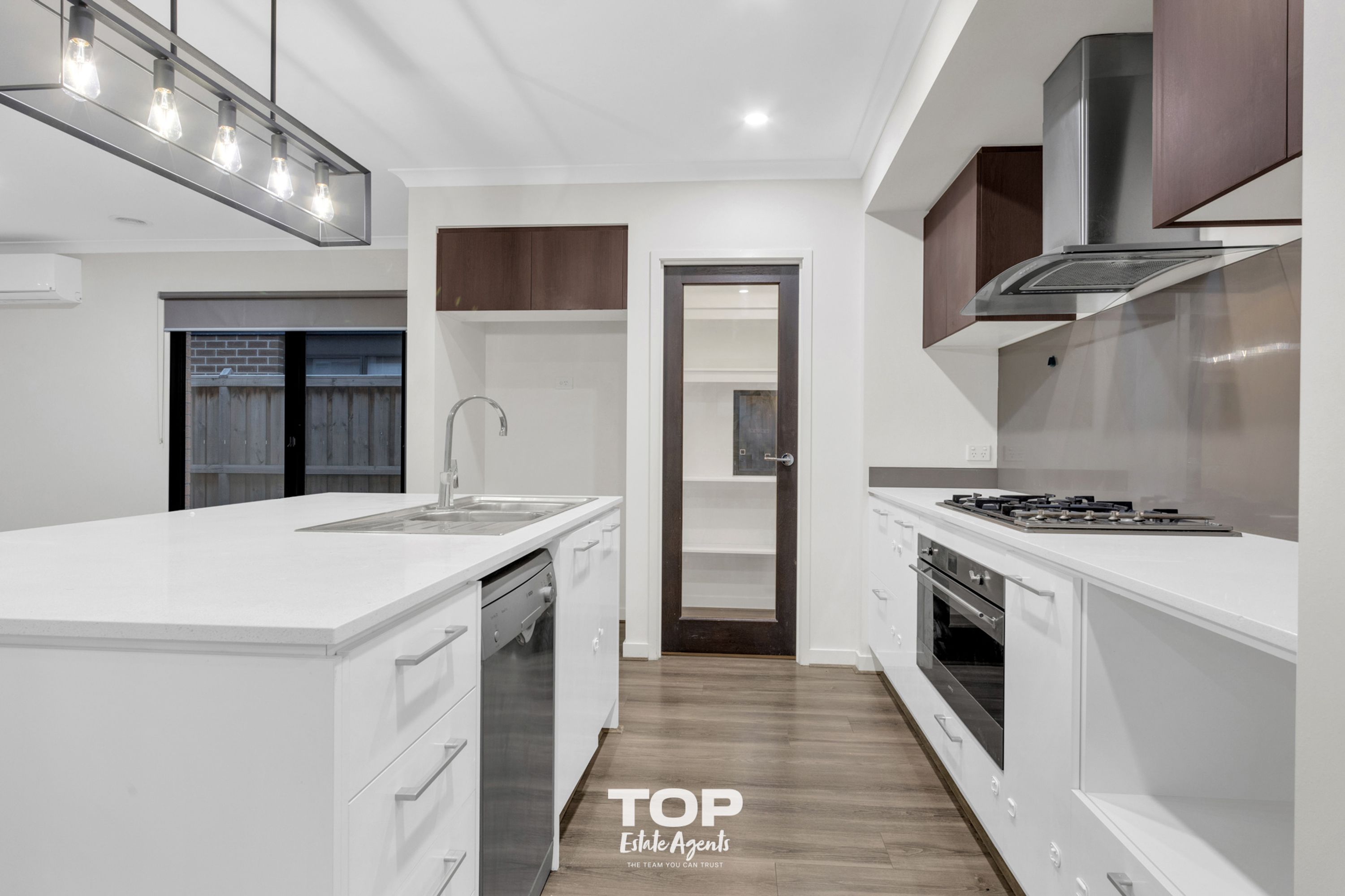 16 Janessa Drive, Clyde North - Thumbnail 6