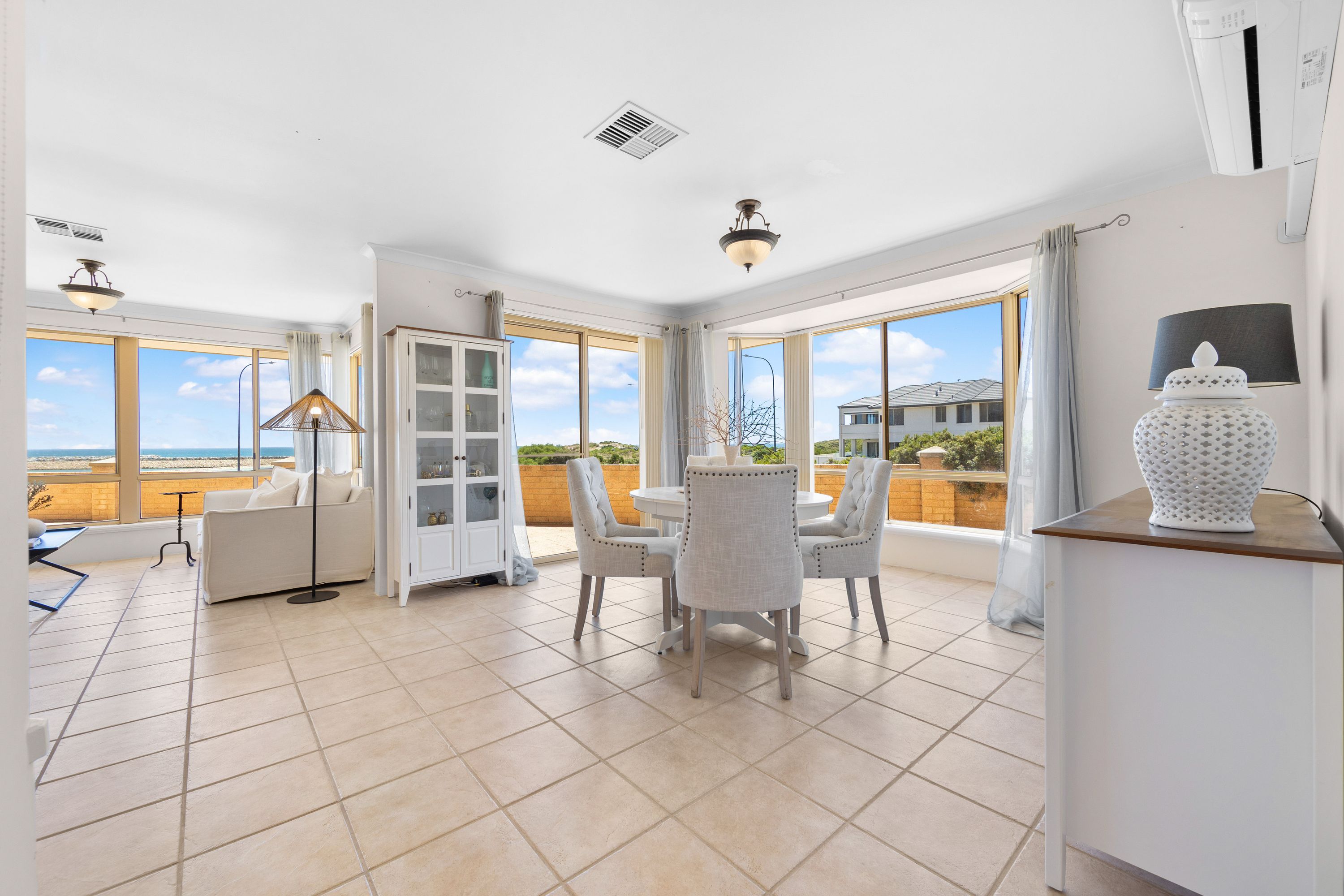 73 Southern Cross Circle, Ocean Reef - Thumbnail 4