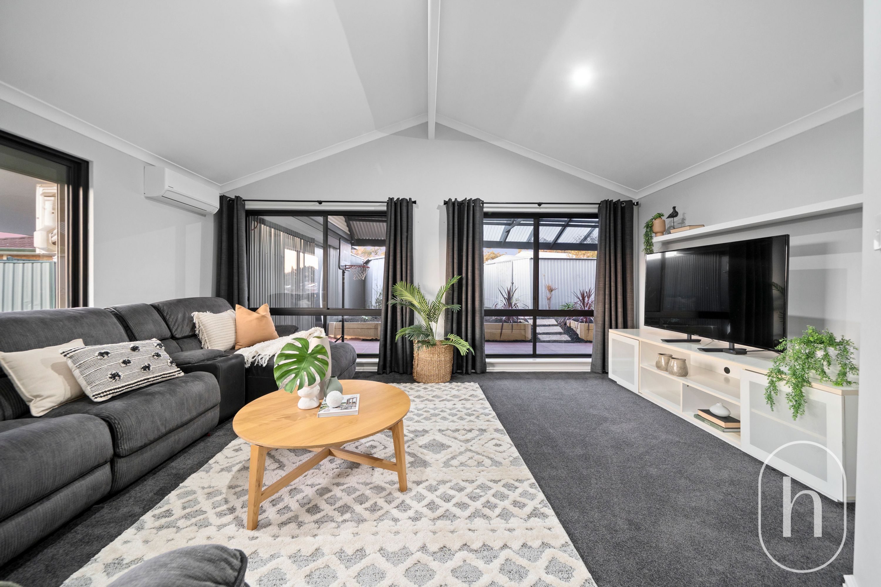 24 Holley Place, Marangaroo - Thumbnail 2