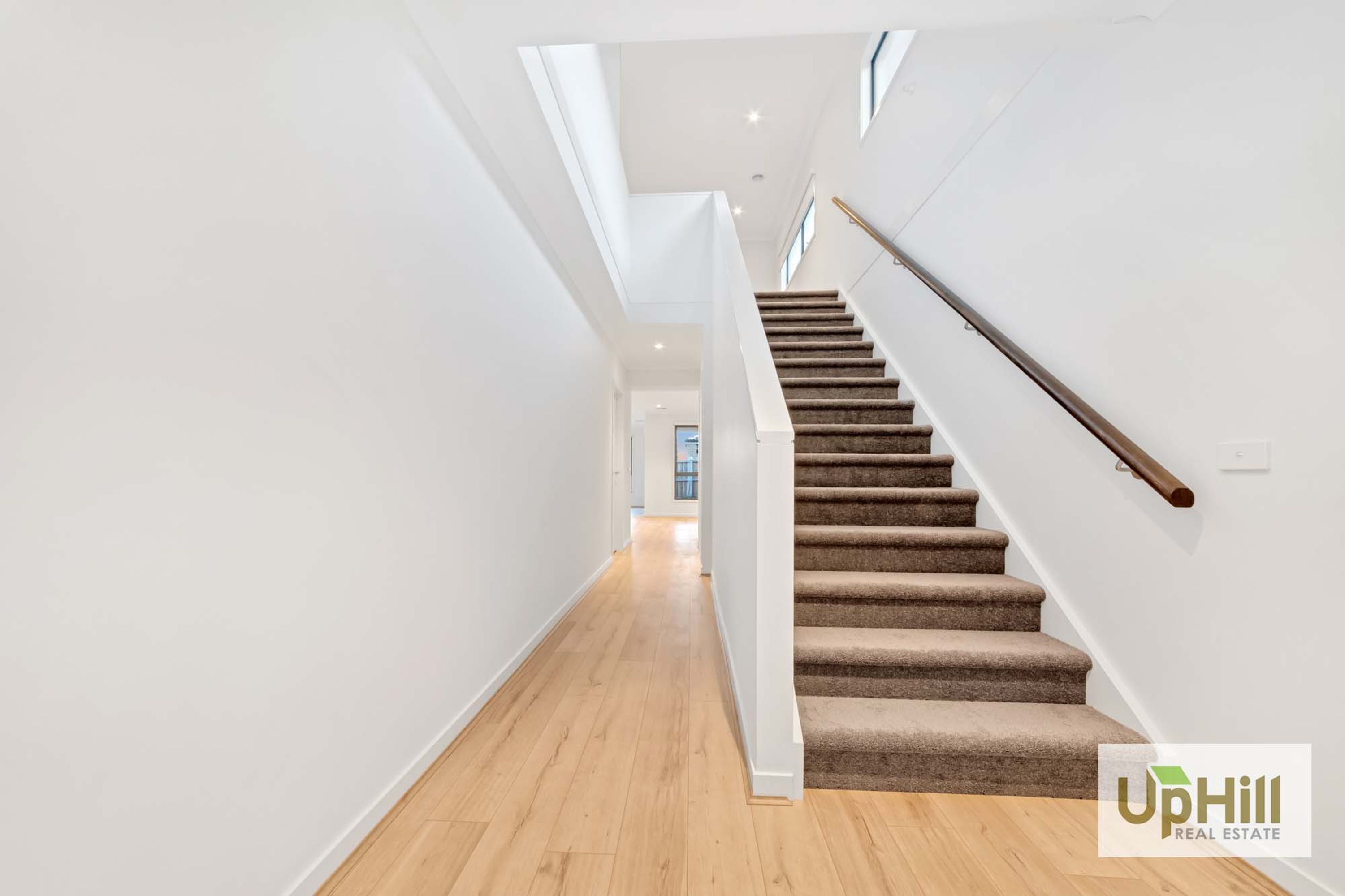 6 HALLYBURTON DRIVE, Clyde North - Thumbnail 6