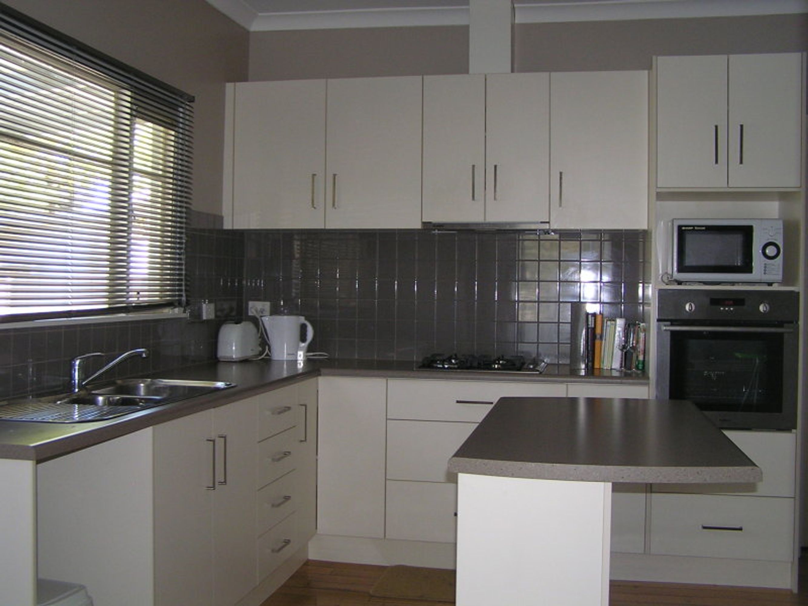 19 Tena Avenue, Horsham VIC 3400, Horsham - Thumbnail 2