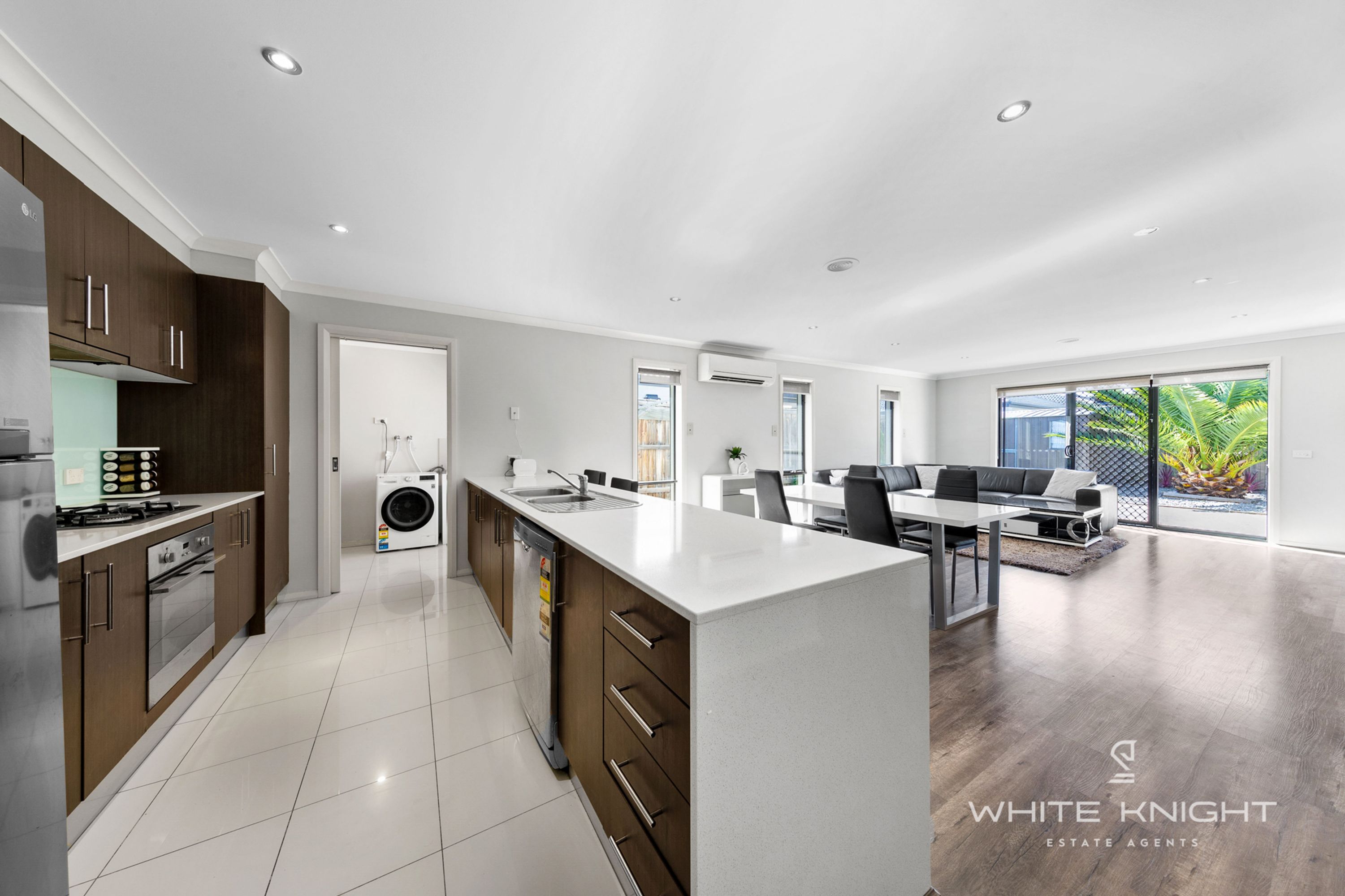 12 Regent Close, Burnside Heights VIC 3023, Burnside Heights - Thumbnail 3