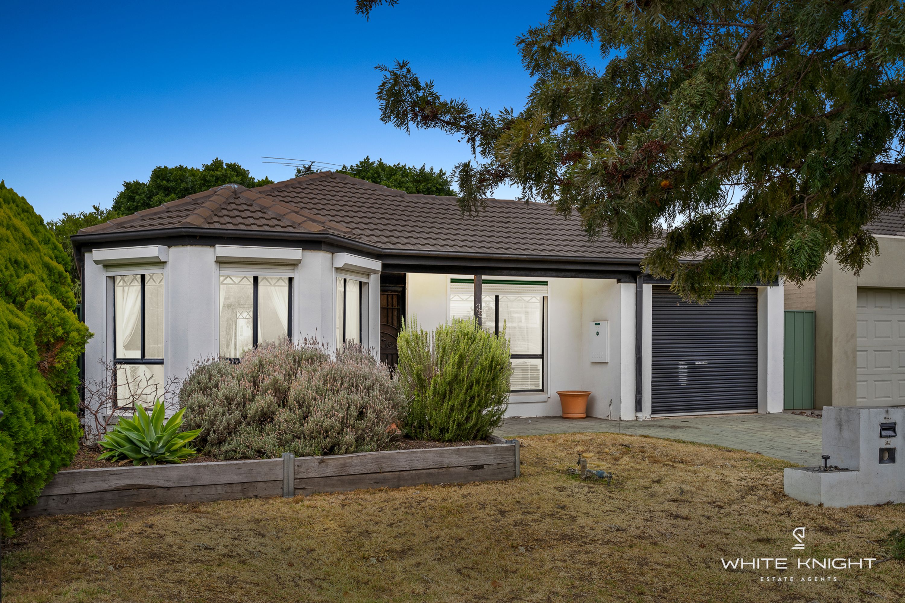 35 Creekbank Place, Caroline Springs VIC 3023, Caroline Springs - Thumbnail 2