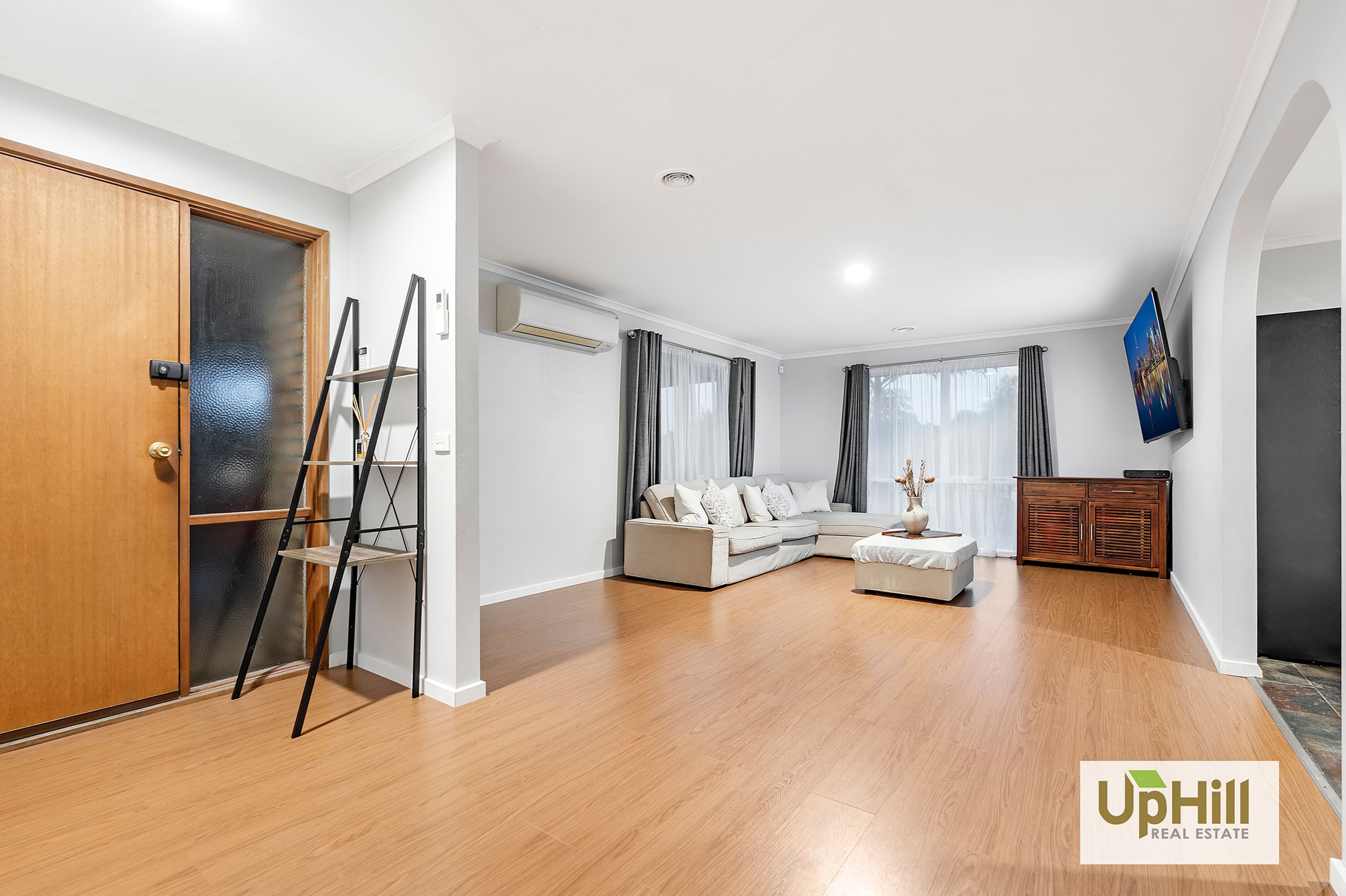 52 TOIRRAM CRESCENT, Cranbourne - Thumbnail 3