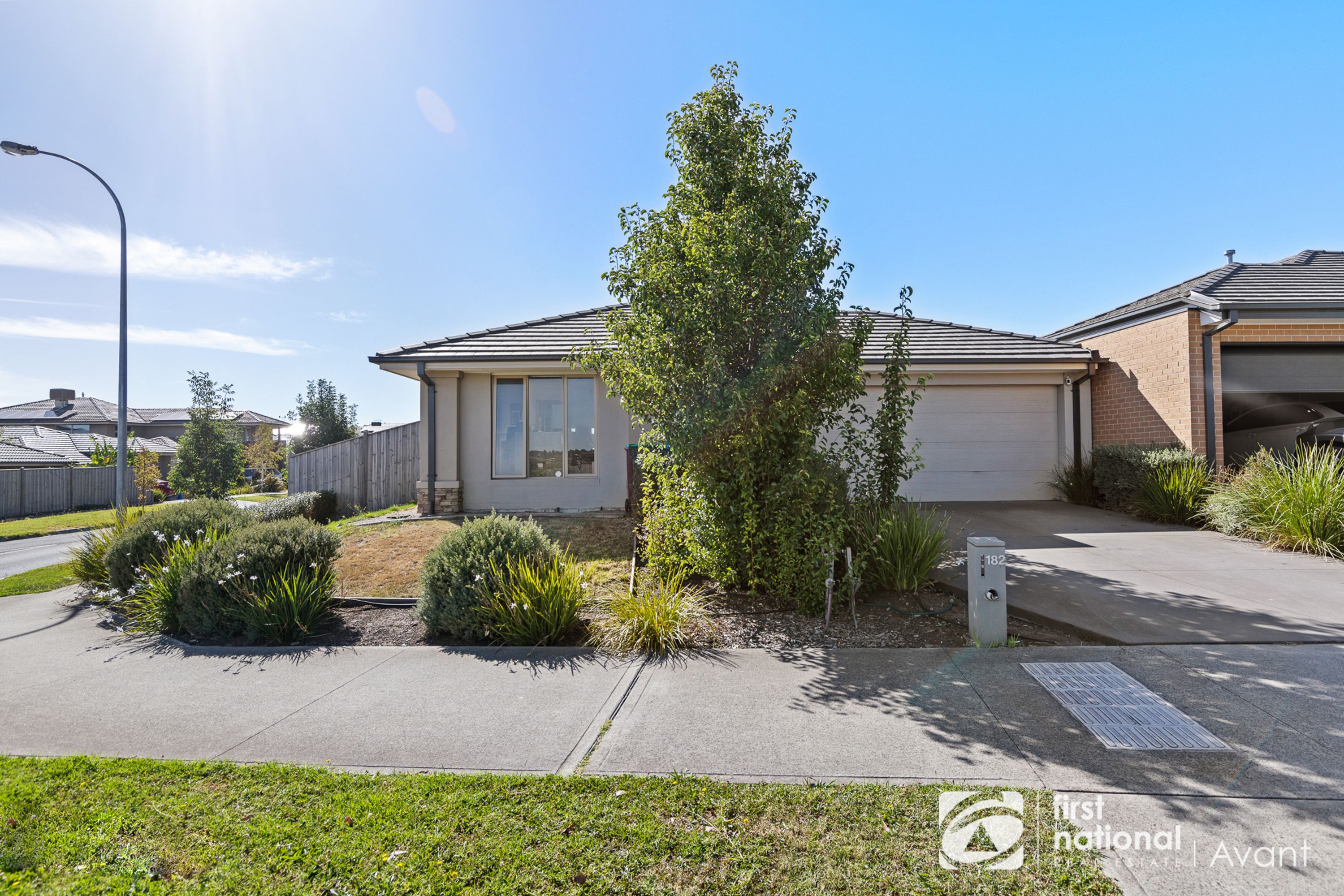 182 Wheelers Park Drive, Cranbourne North - Thumbnail 2