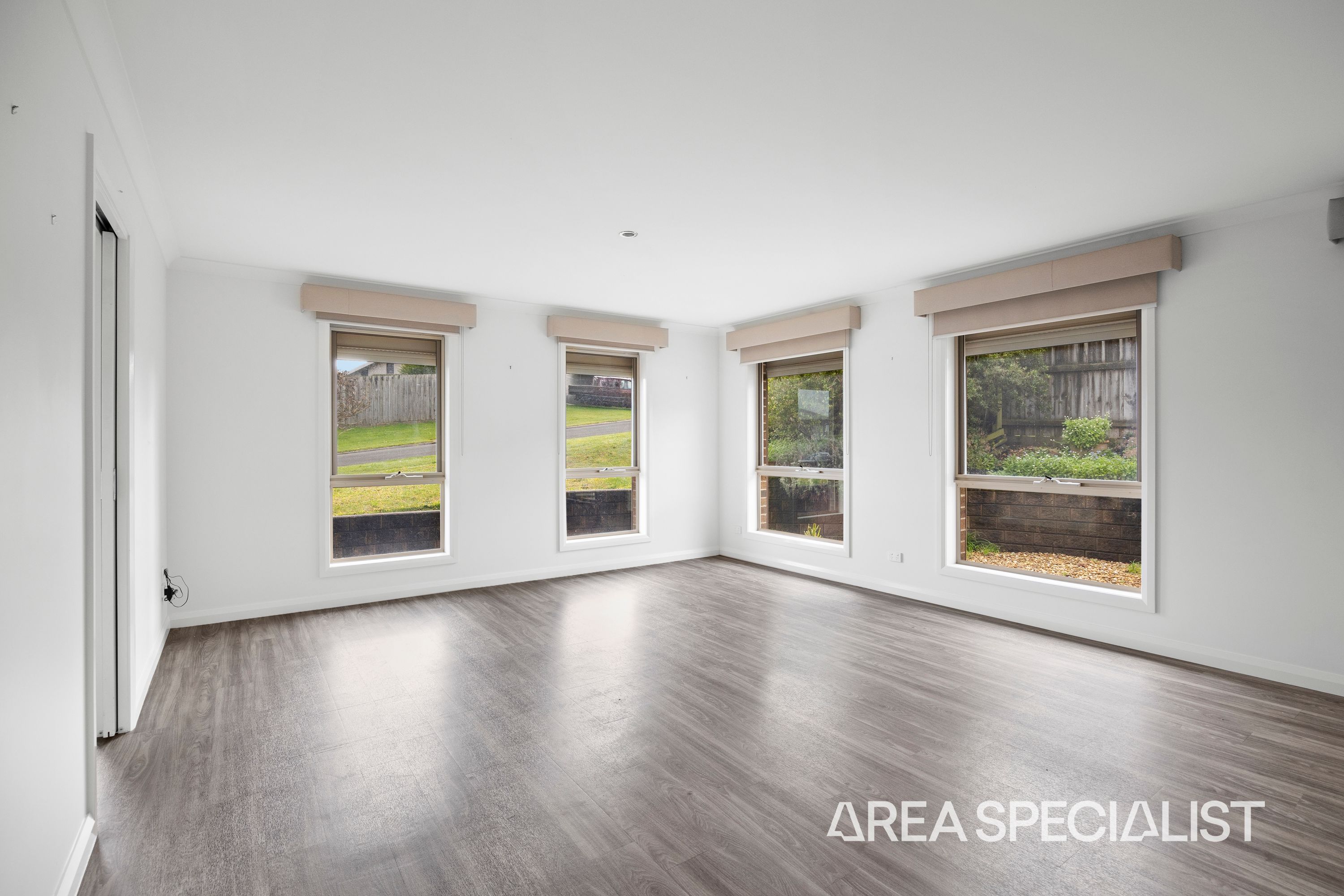 10 Sunset Close, Korumburra - Thumbnail 2