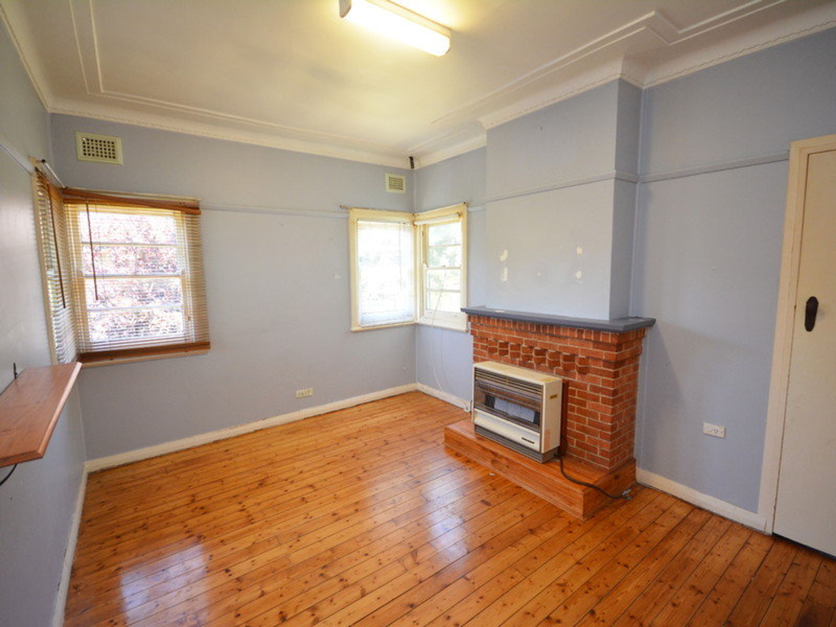 63 Lovel Street, Katoomba - Thumbnail 2