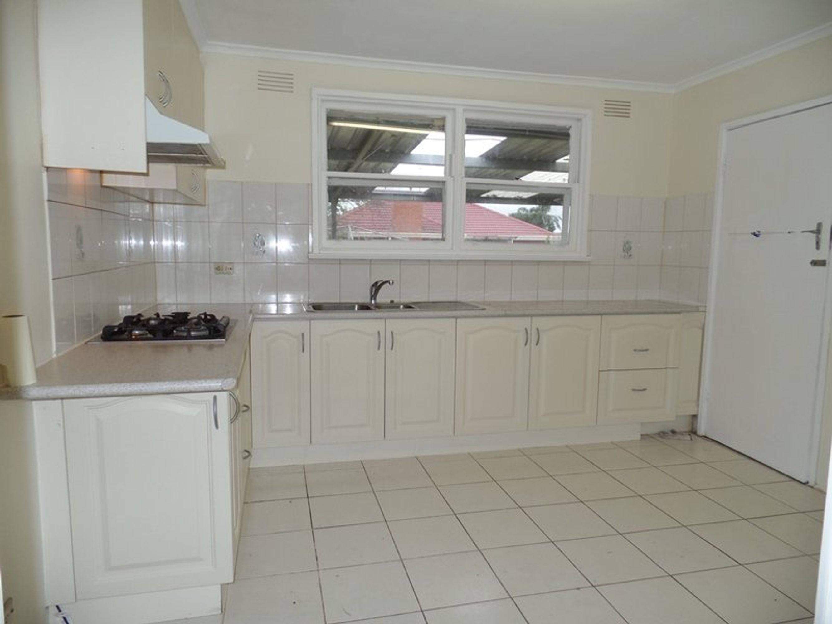 4 Emerald Drive, Springvale - Thumbnail 3