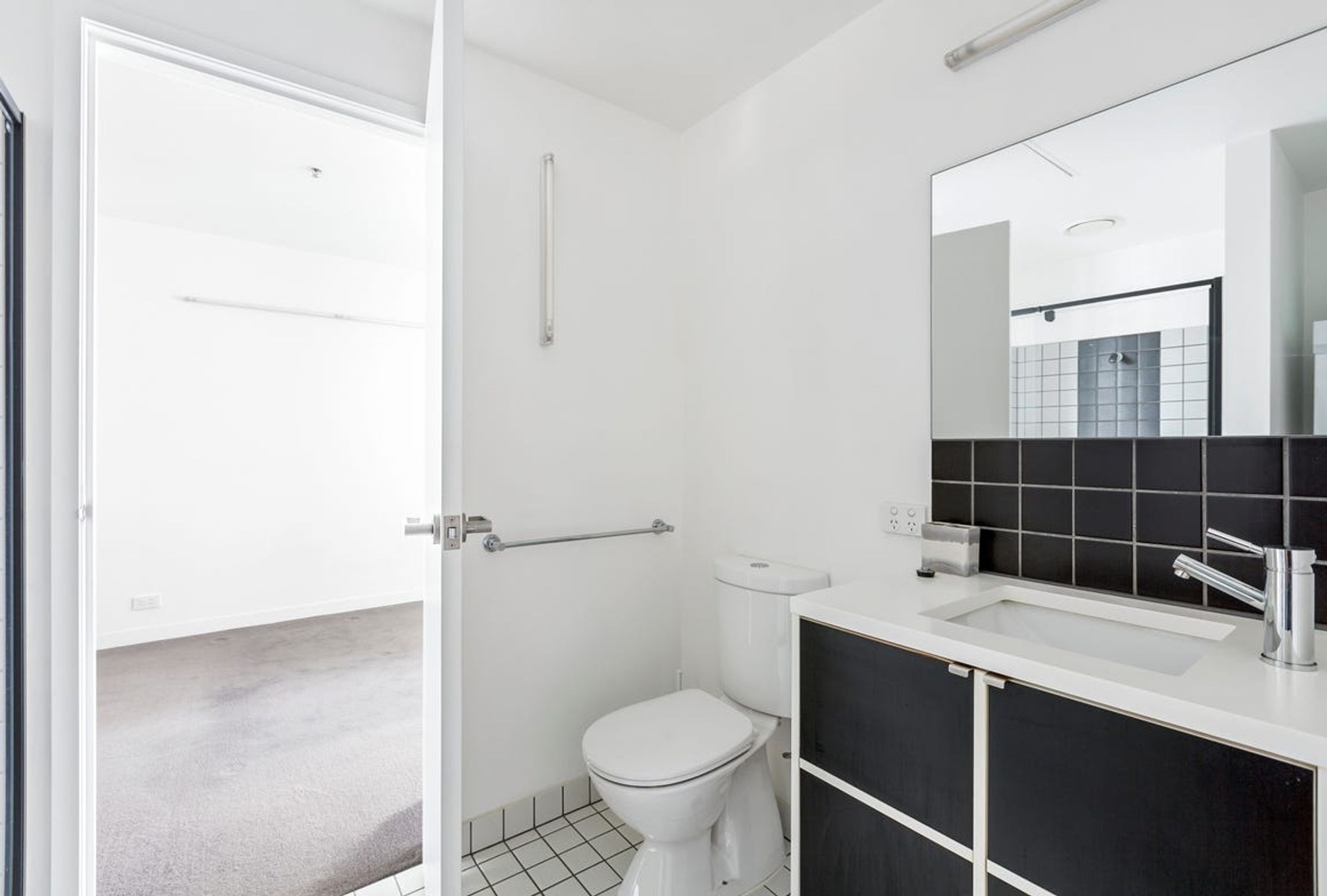 1303/31 Abeckett Street, Melbourne - Thumbnail 7