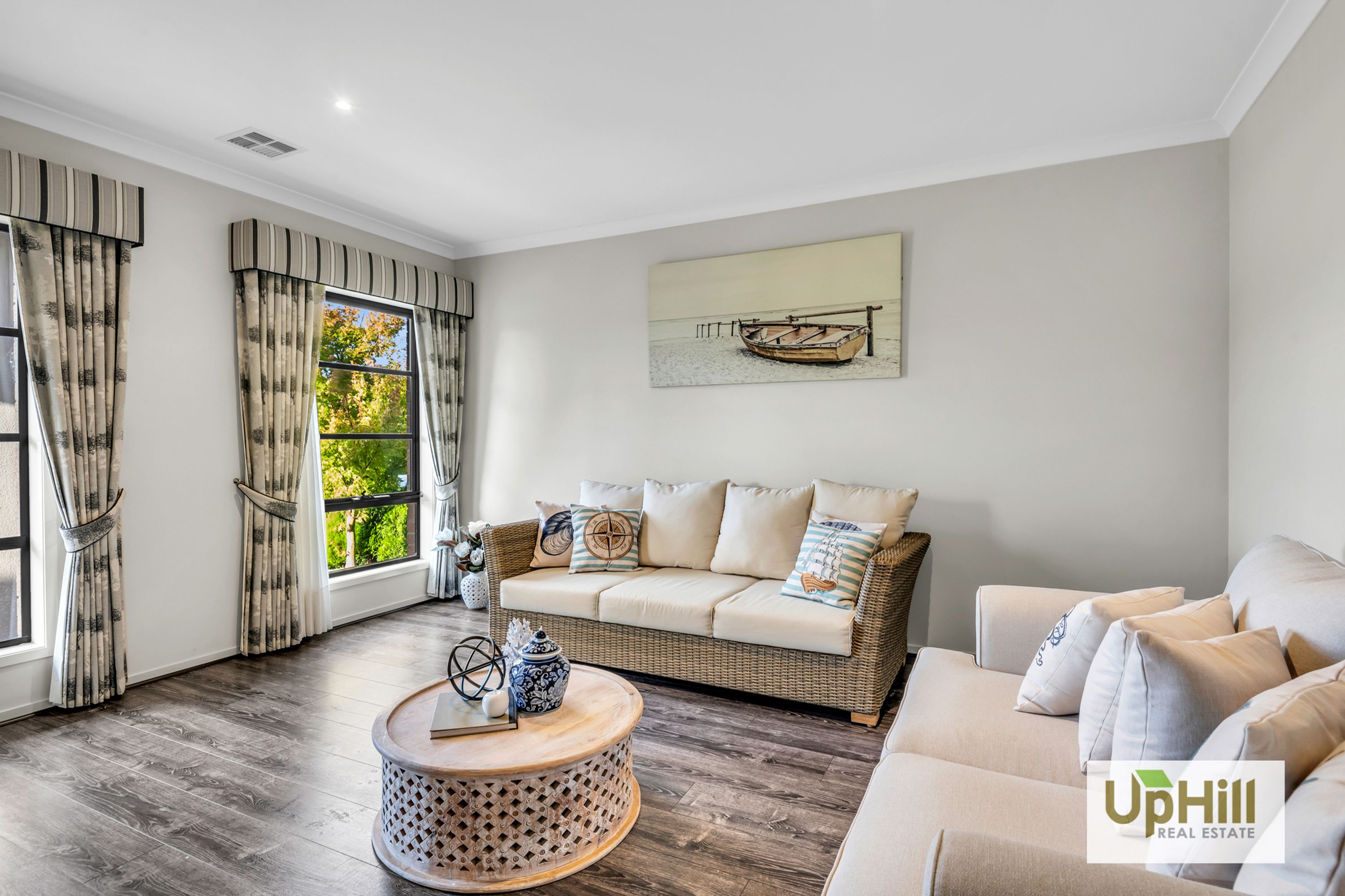 8 Raeburn Drive, Clyde North - Thumbnail 5