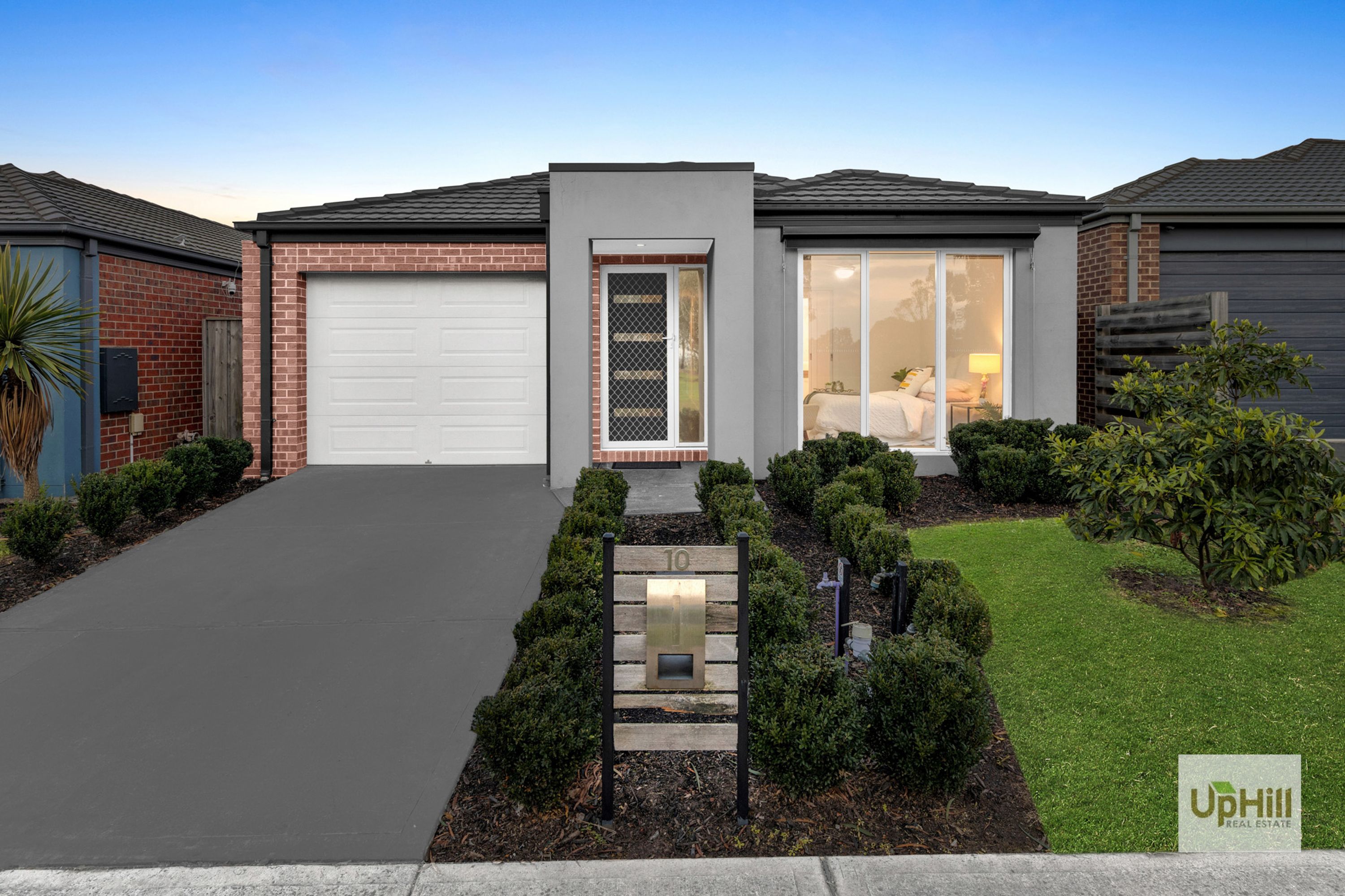 10 Spearwood Rise, Cranbourne West VIC 3977 - Image 1