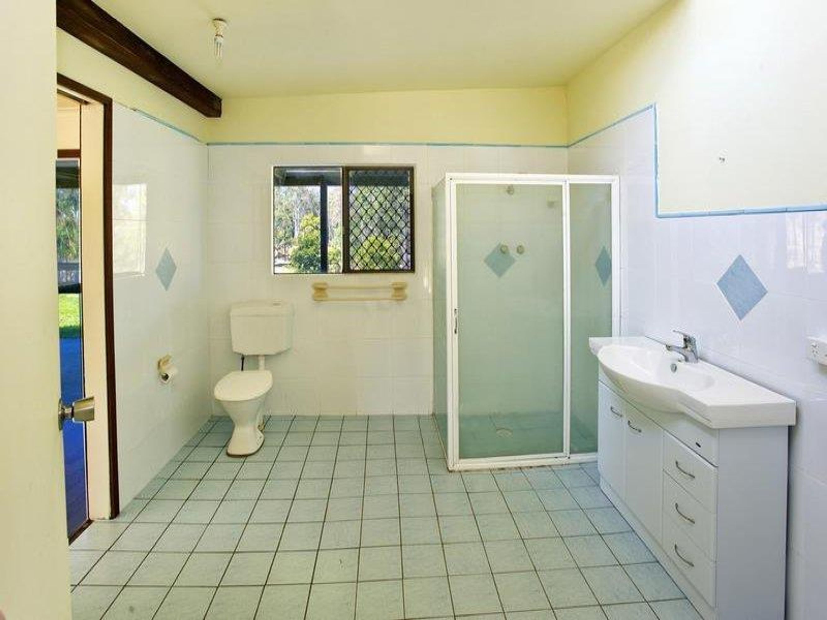 3939 Coaldale Road, Upper Fine Flower - Thumbnail 5