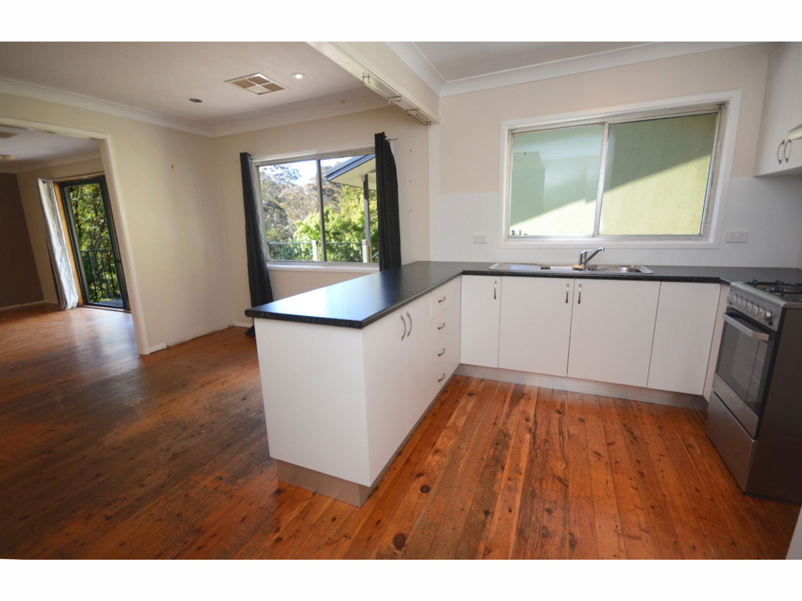 93 Fitzgerald Street, Katoomba - Thumbnail 3