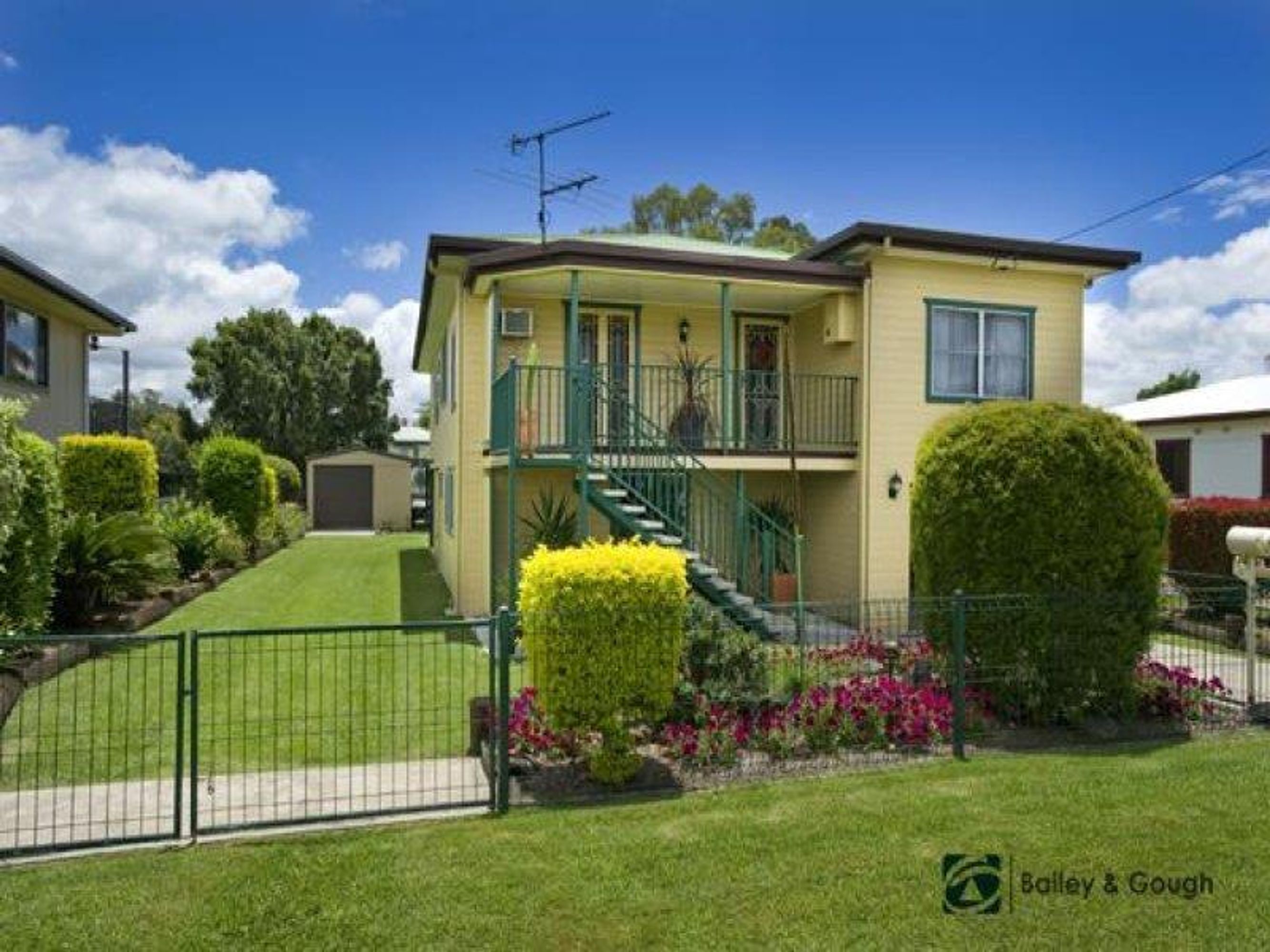 4 Tweed Street