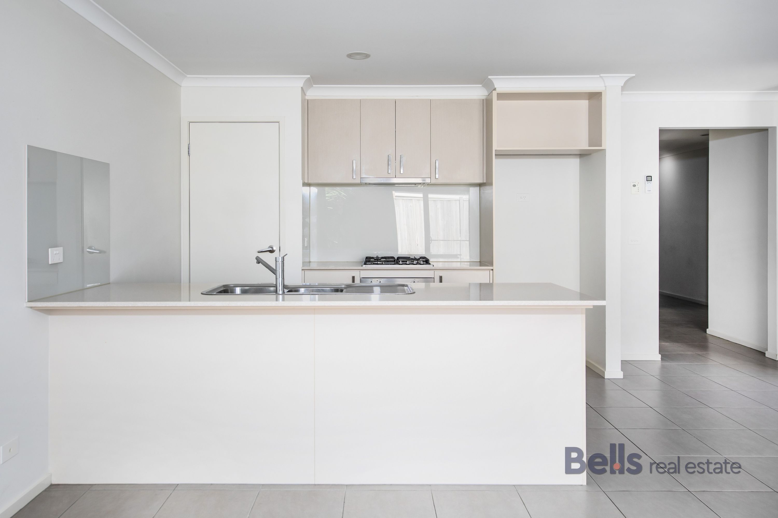 9 Somers Street, Fraser Rise - Thumbnail 4