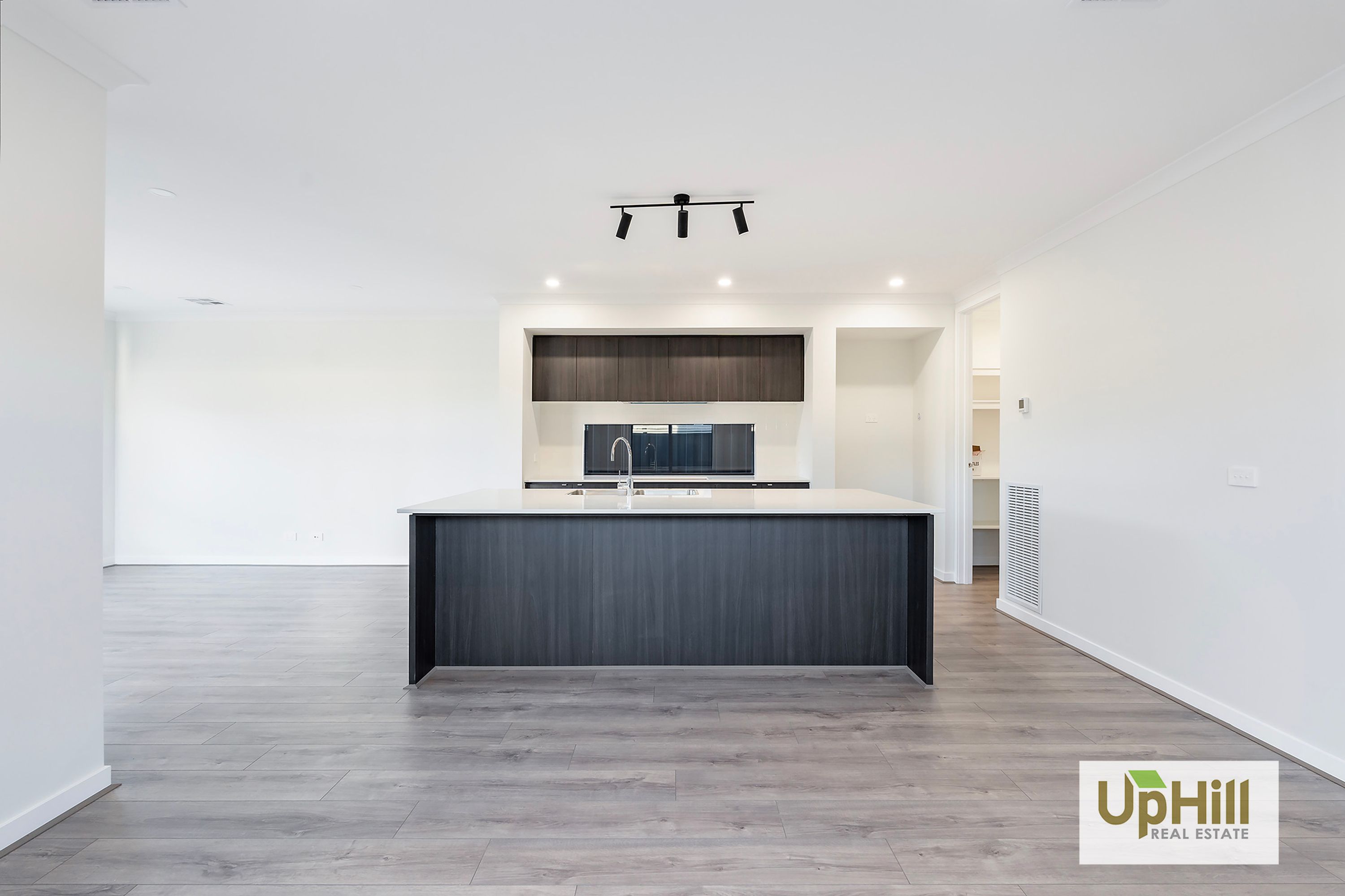 5 Clelland Way, Clyde North - Thumbnail 4
