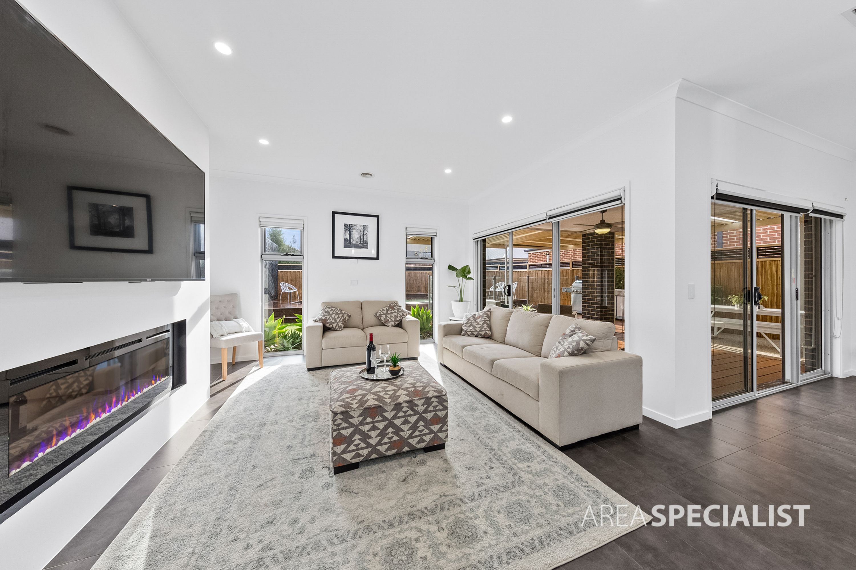14 Lawson Way, Caroline Springs VIC 3023, Caroline Springs - Thumbnail 6