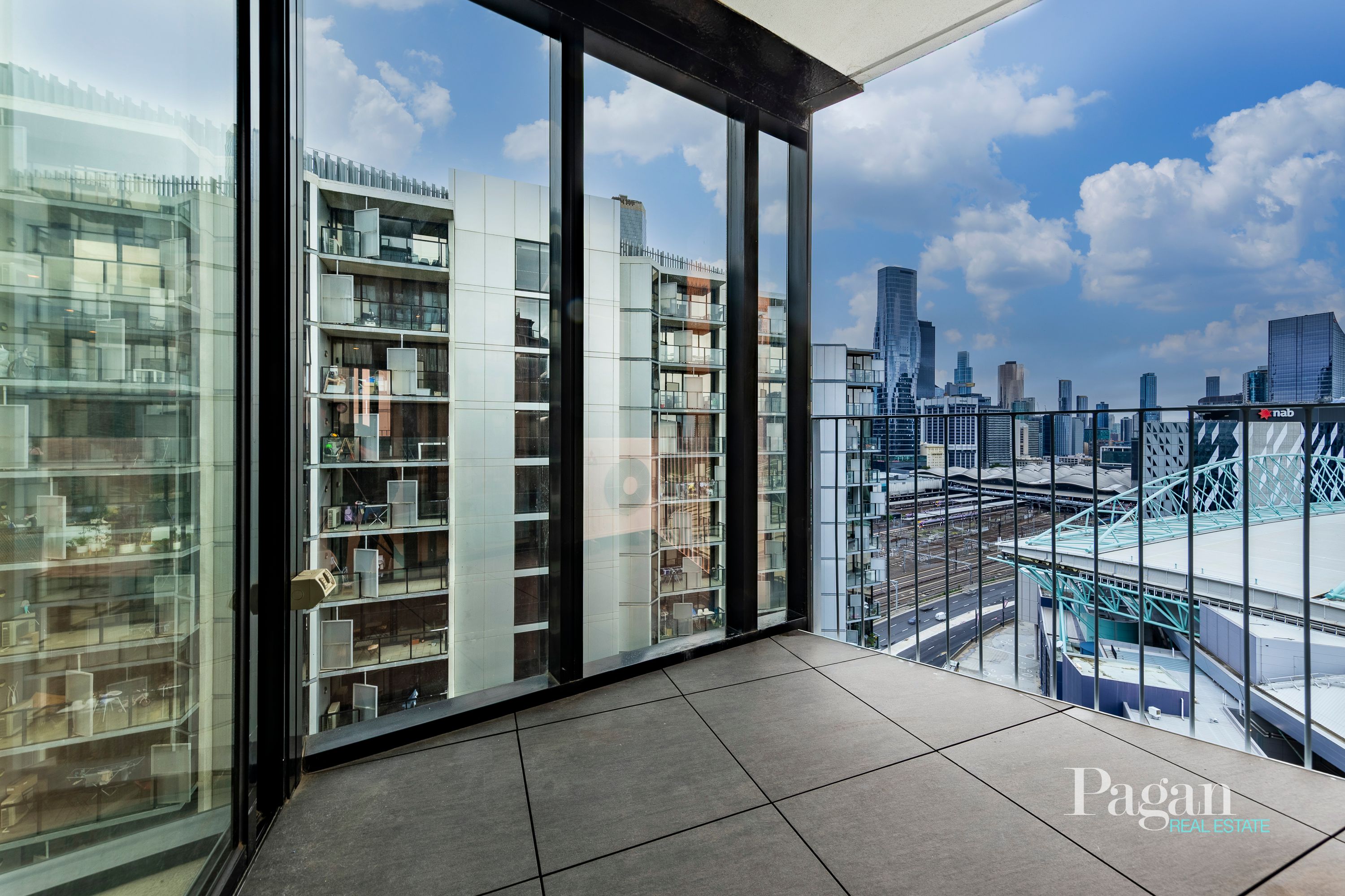 1802/677 La Trobe Street, Docklands - Thumbnail 2