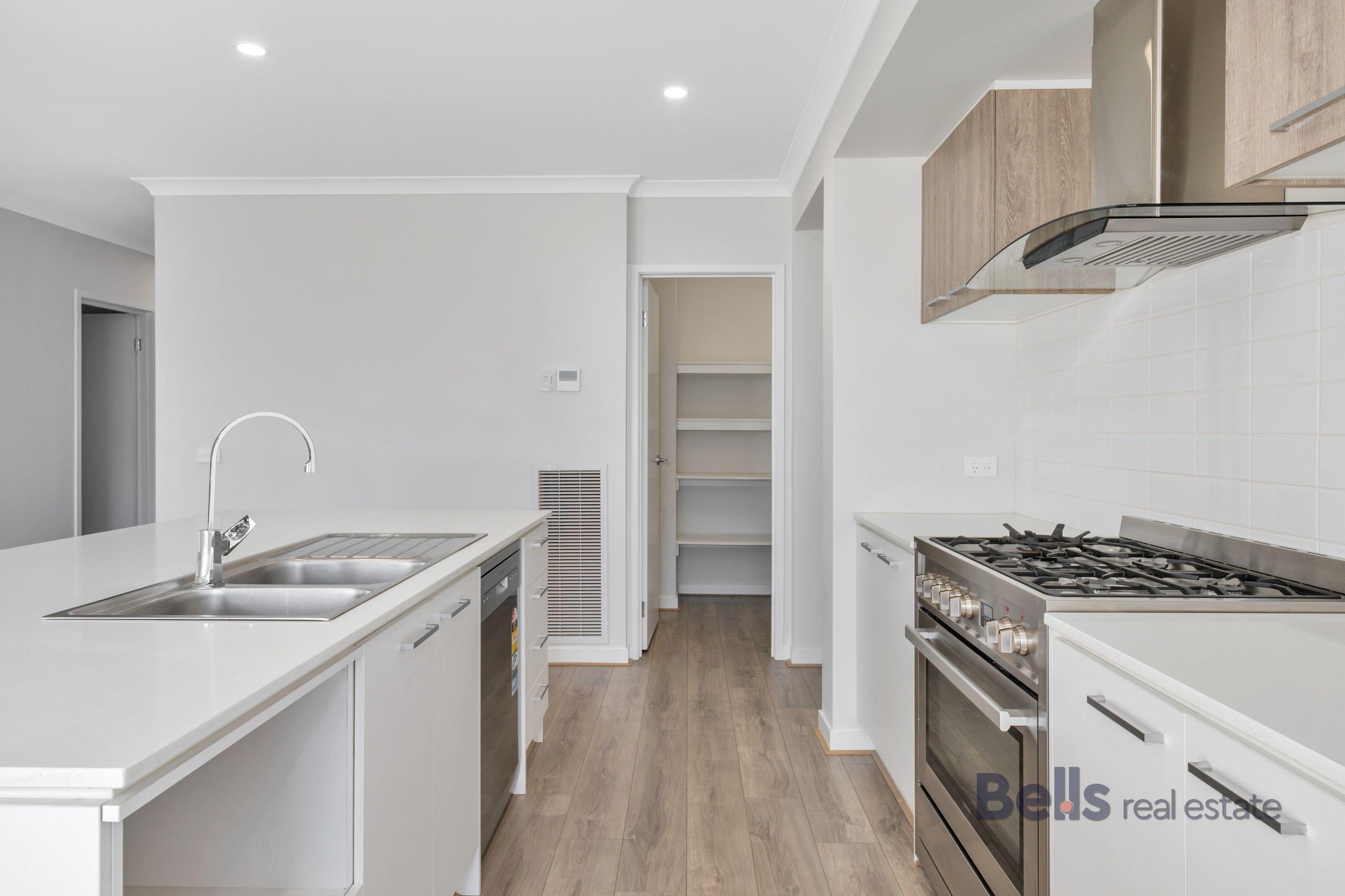 26 Bishopgate Boulevard, Bonnie Brook - Thumbnail 4