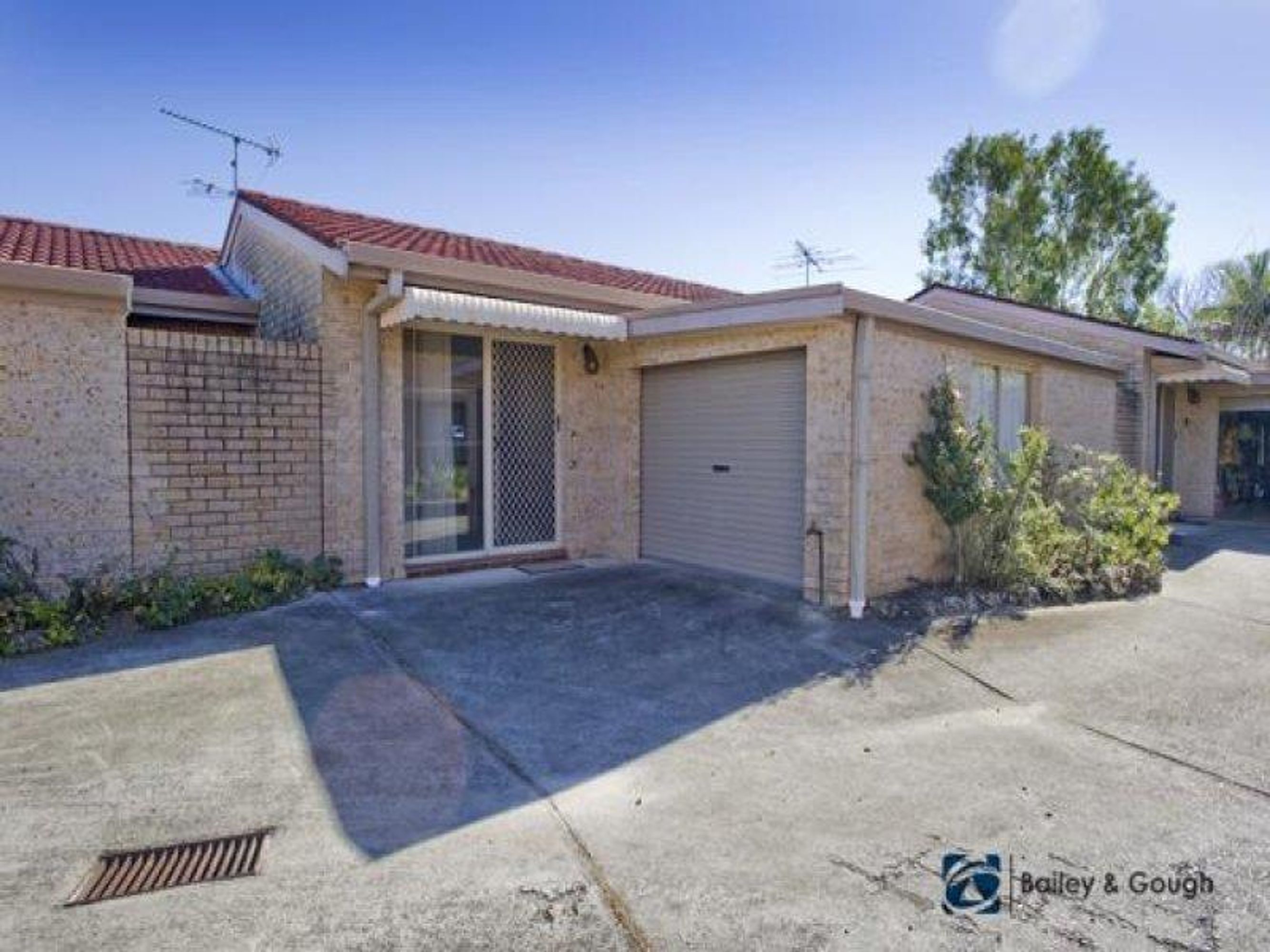 2/2/4 Eversley Place, Grafton - Image 1