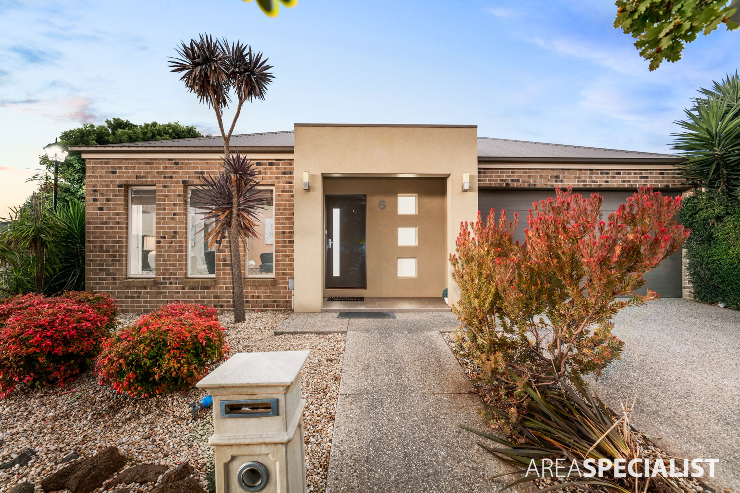 6 Glen Drouitt Drive, Caroline Springs VIC 3023, Caroline Springs - Thumbnail 2