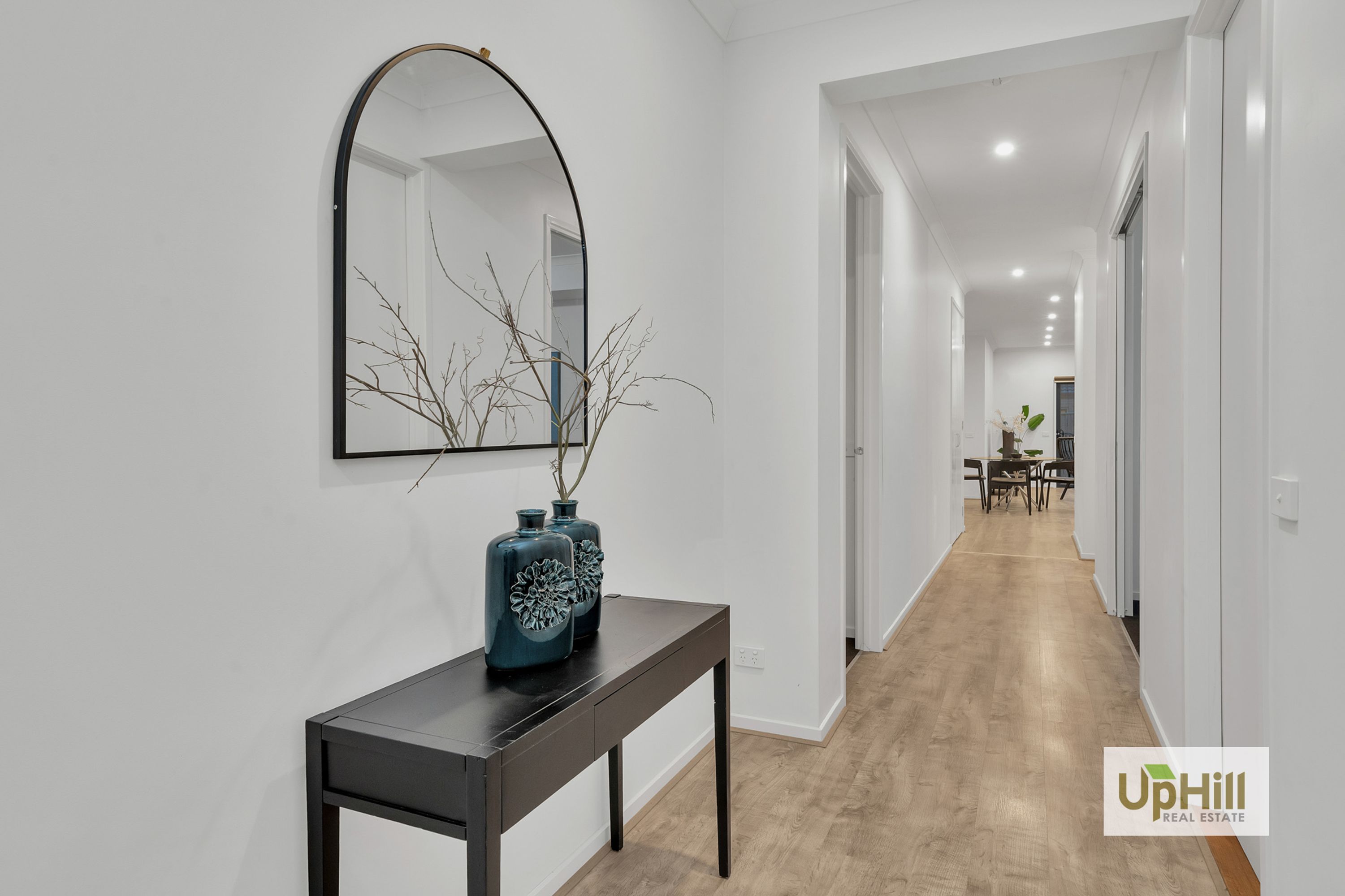 17 Gilcambon Way, Clyde North - Thumbnail 2