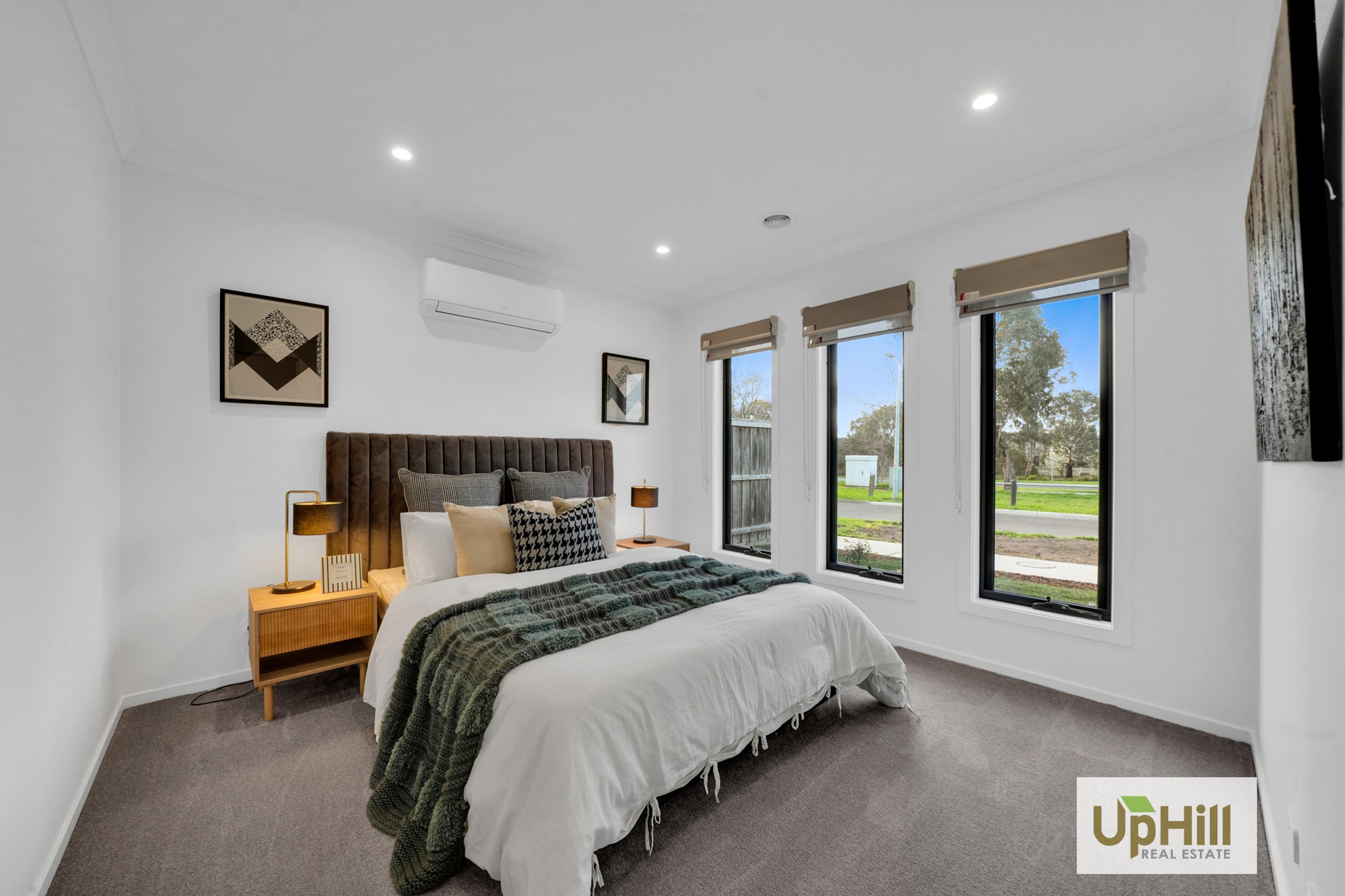 68 Flowerbloom Crescent, Clyde North - Thumbnail 3