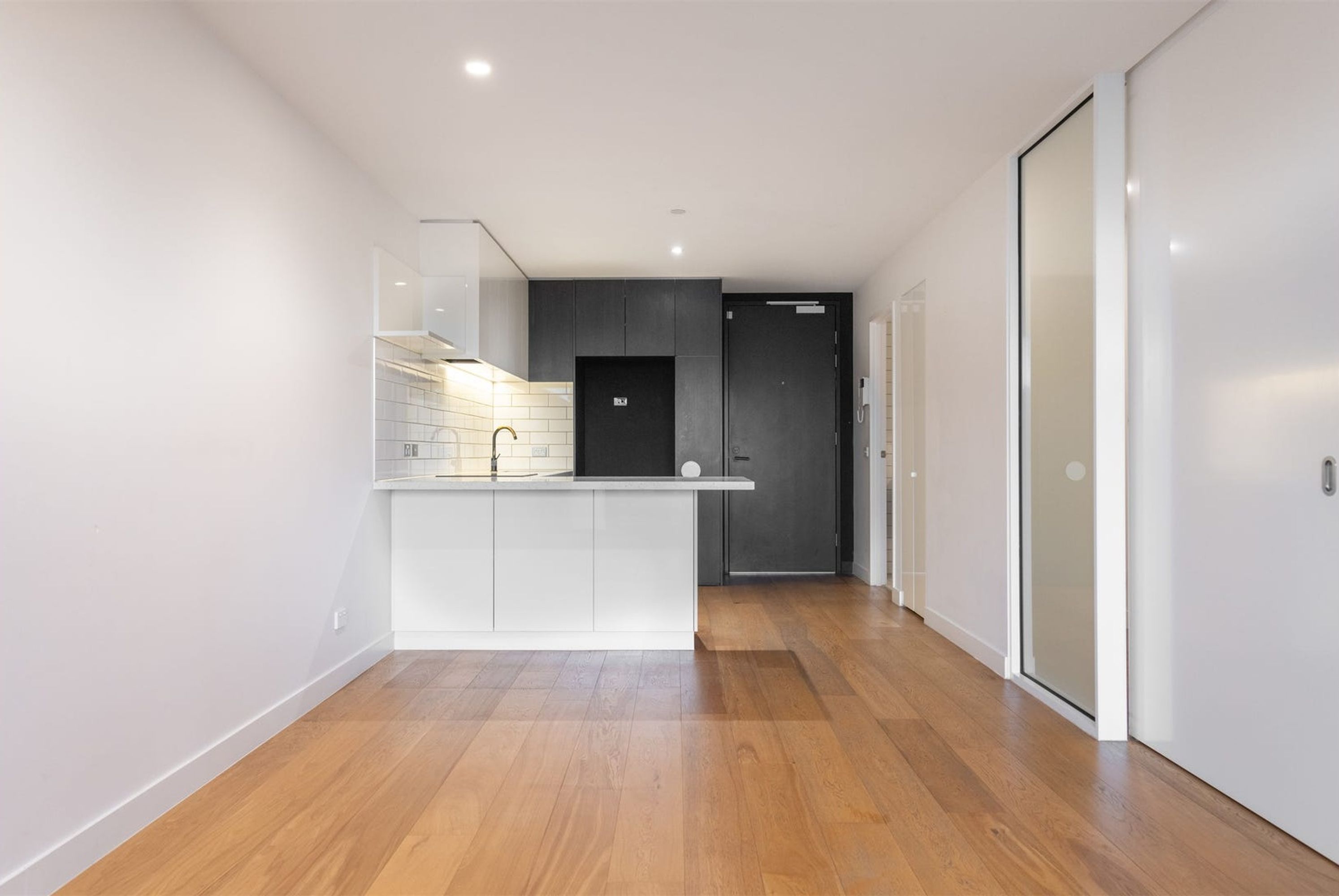 710/83 Flemington Road, North Melbourne - Thumbnail 3