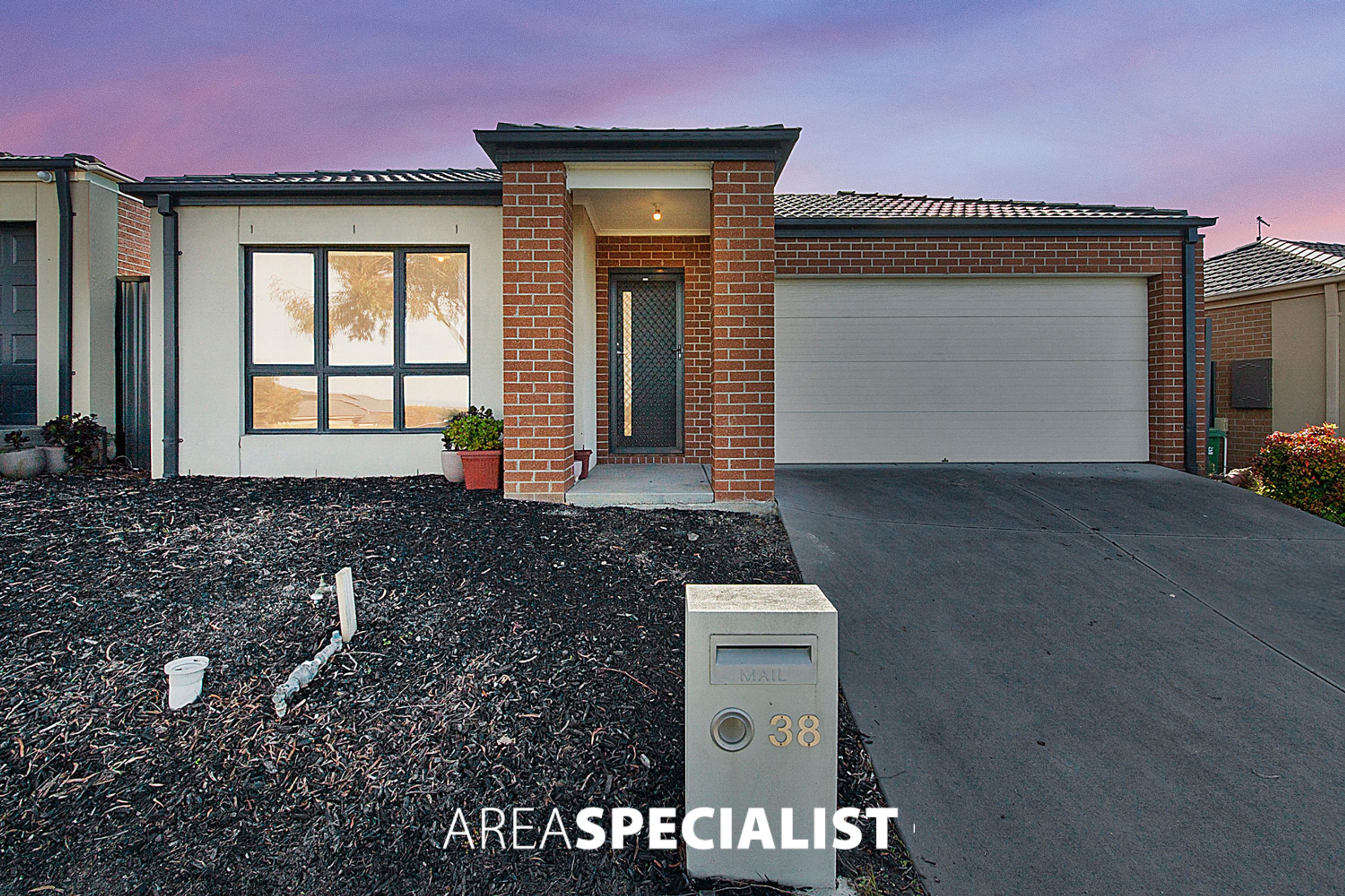 38 Constance Way, Pakenham - Thumbnail 2