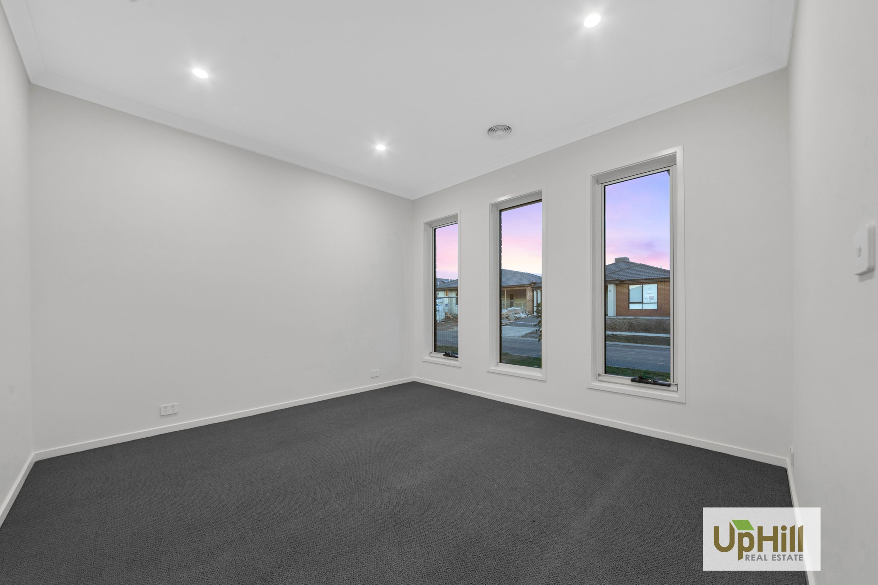 7 Cadet Way, Clyde - Thumbnail 2
