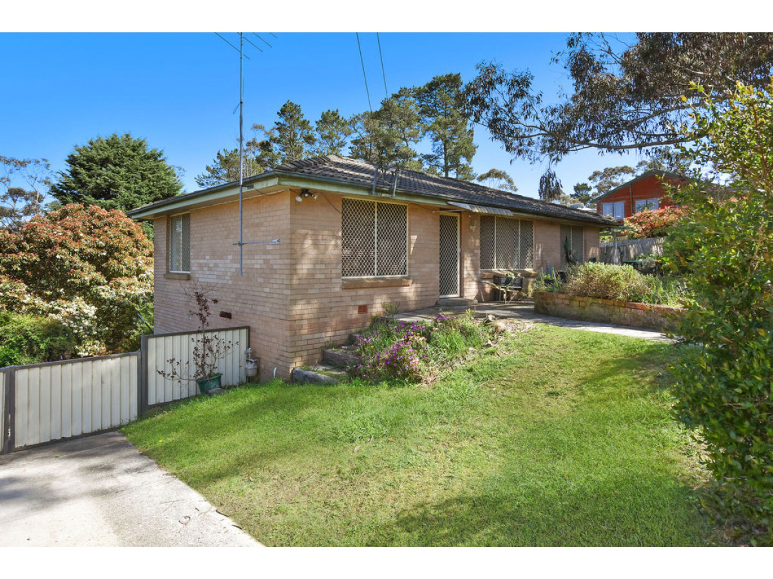 2 Barton Street, Katoomba - Image 1