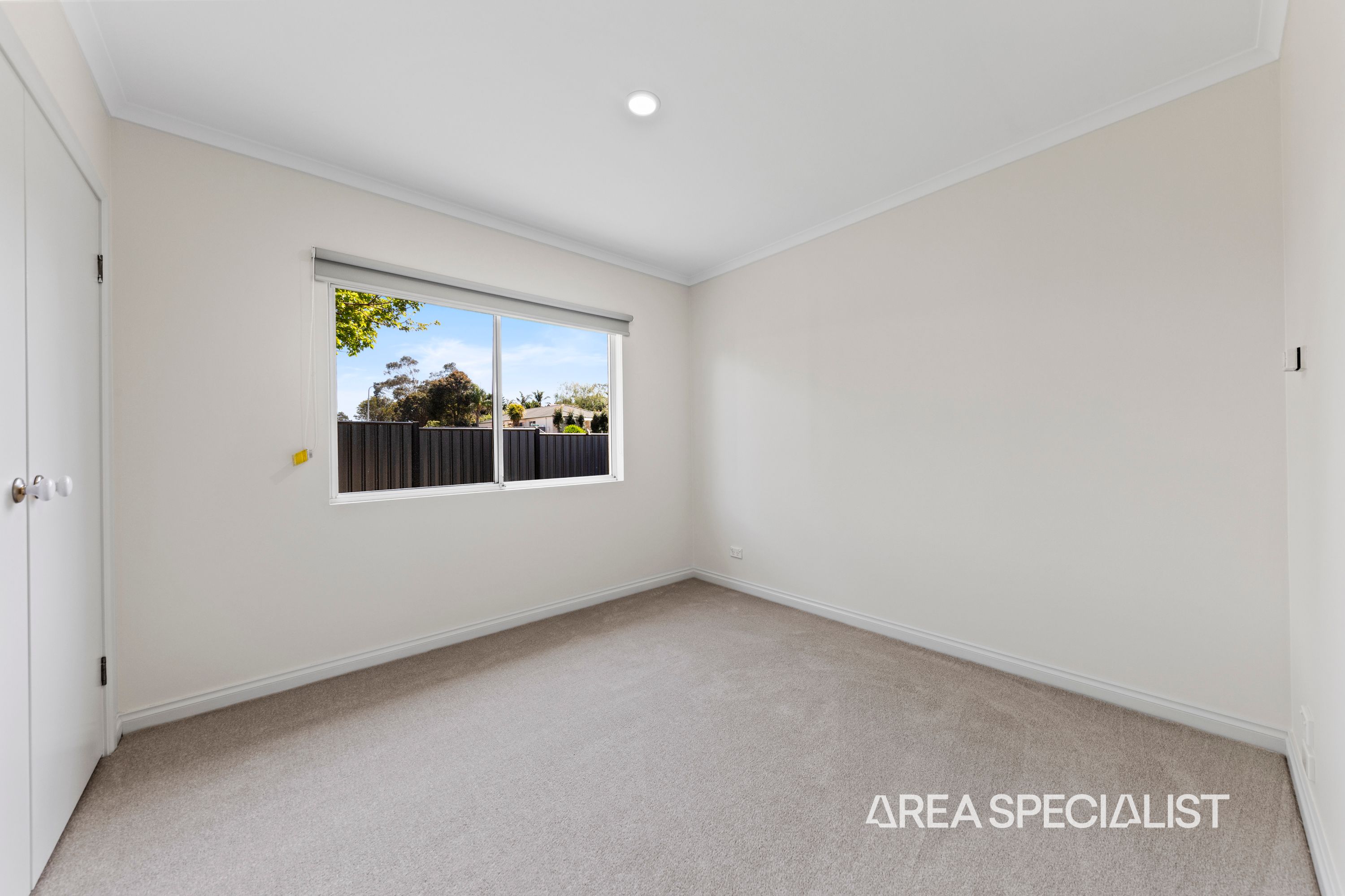 1 Eagle Court, Blind Bight - Thumbnail 4