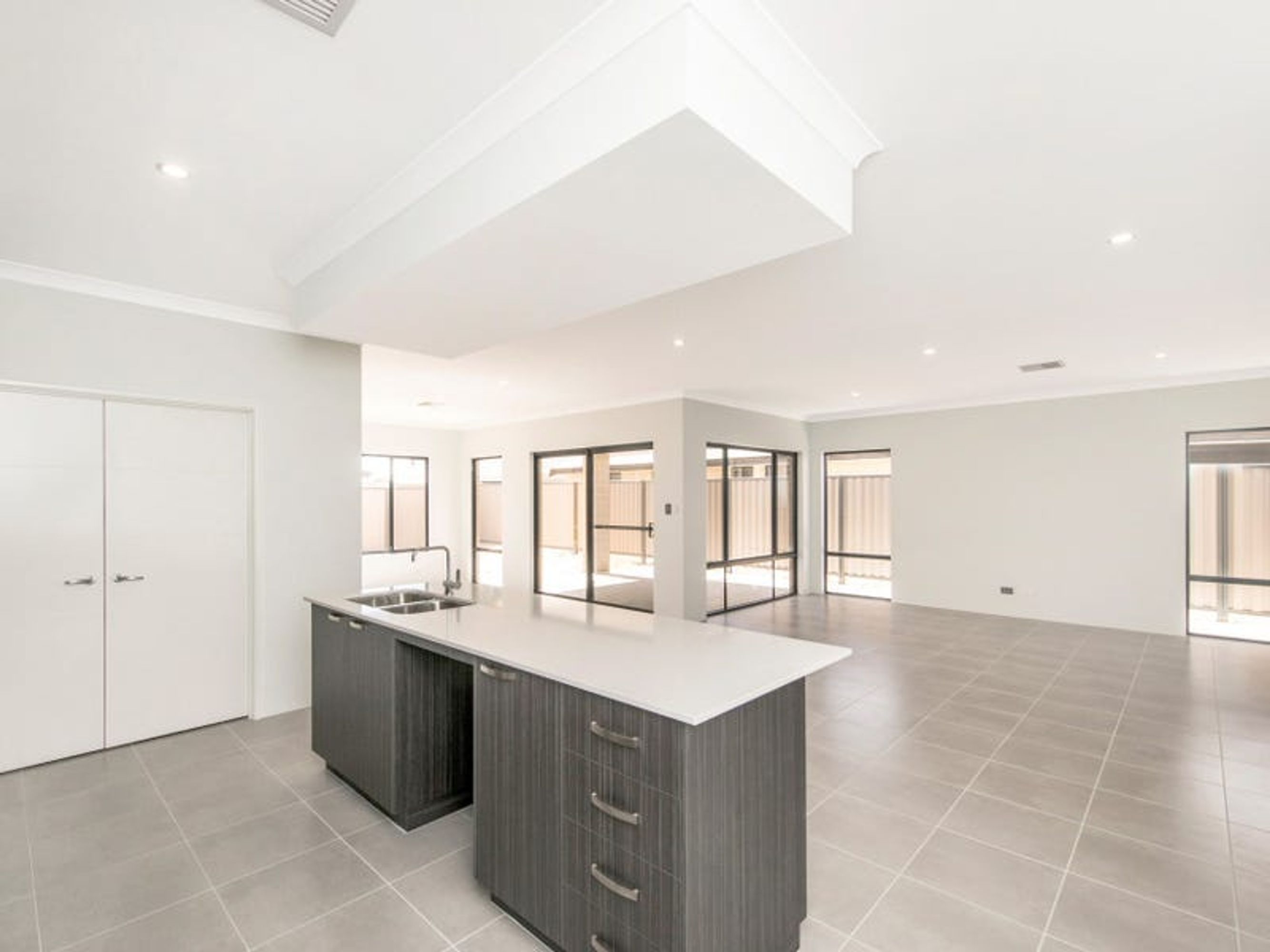 19 Grapple Road, Whitby - Thumbnail 8
