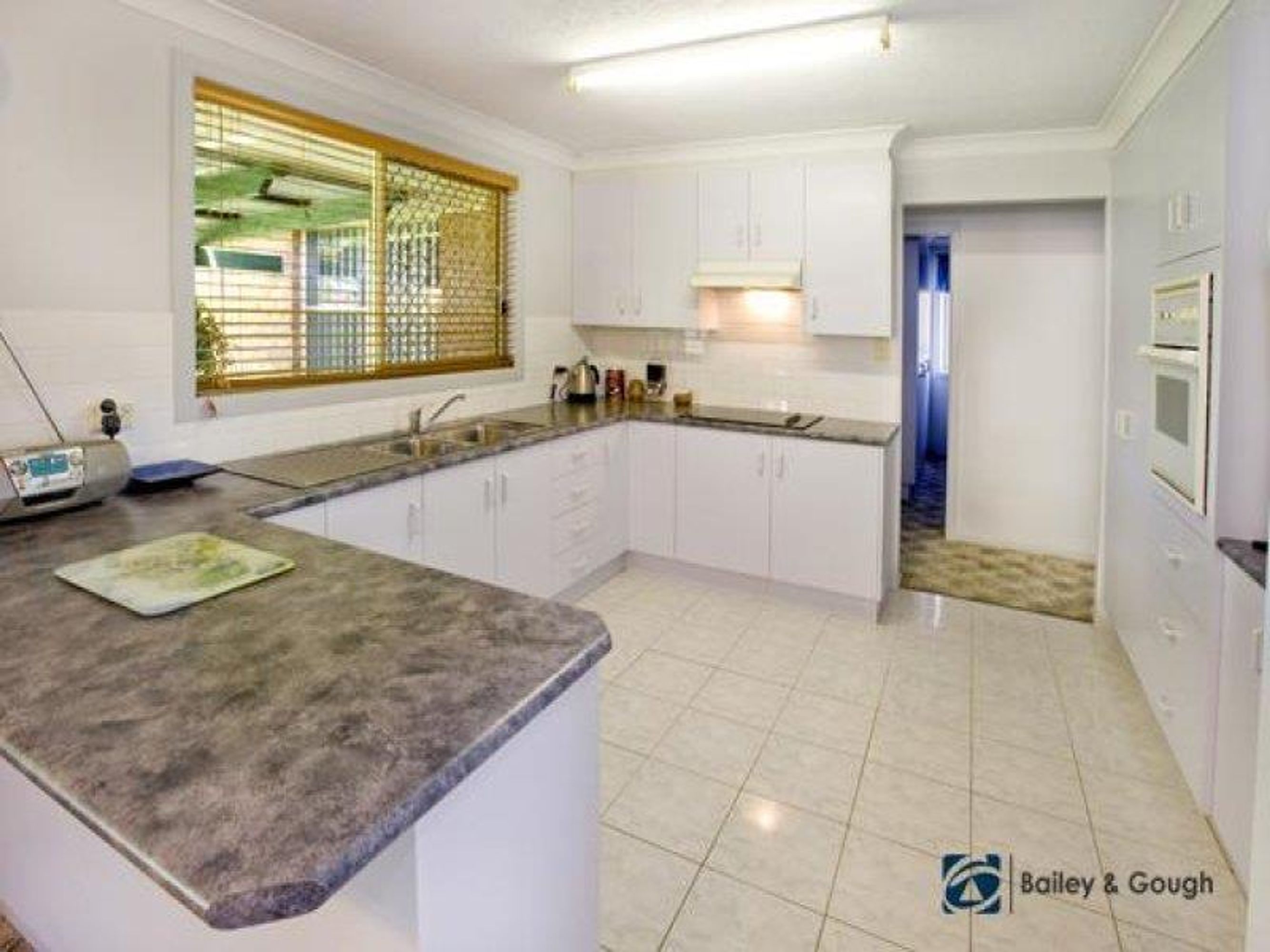 7 Westmore Close, Grafton - Thumbnail 4