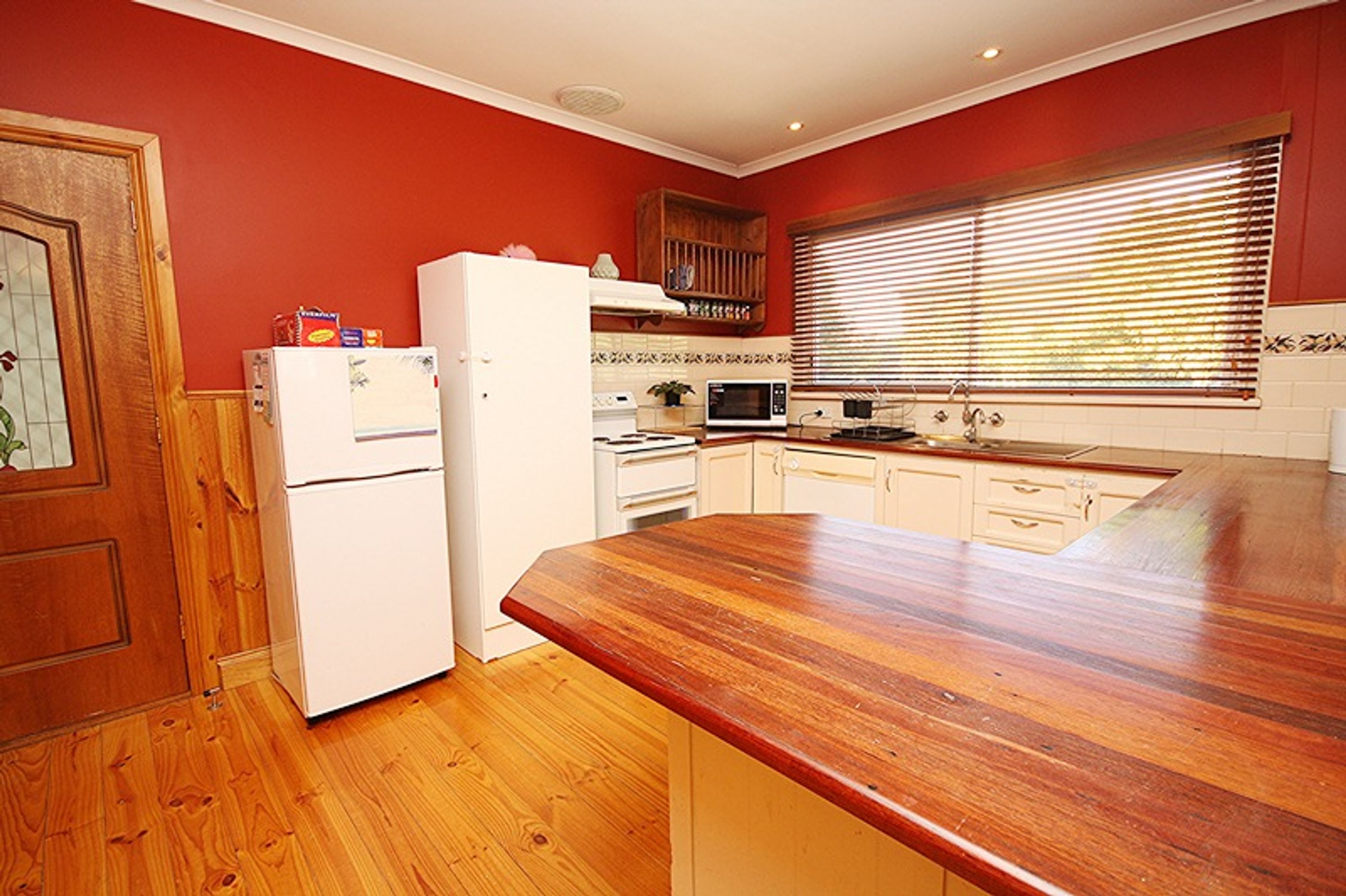 4 Valentine Avenue, Horsham VIC 3400, Horsham - Thumbnail 2