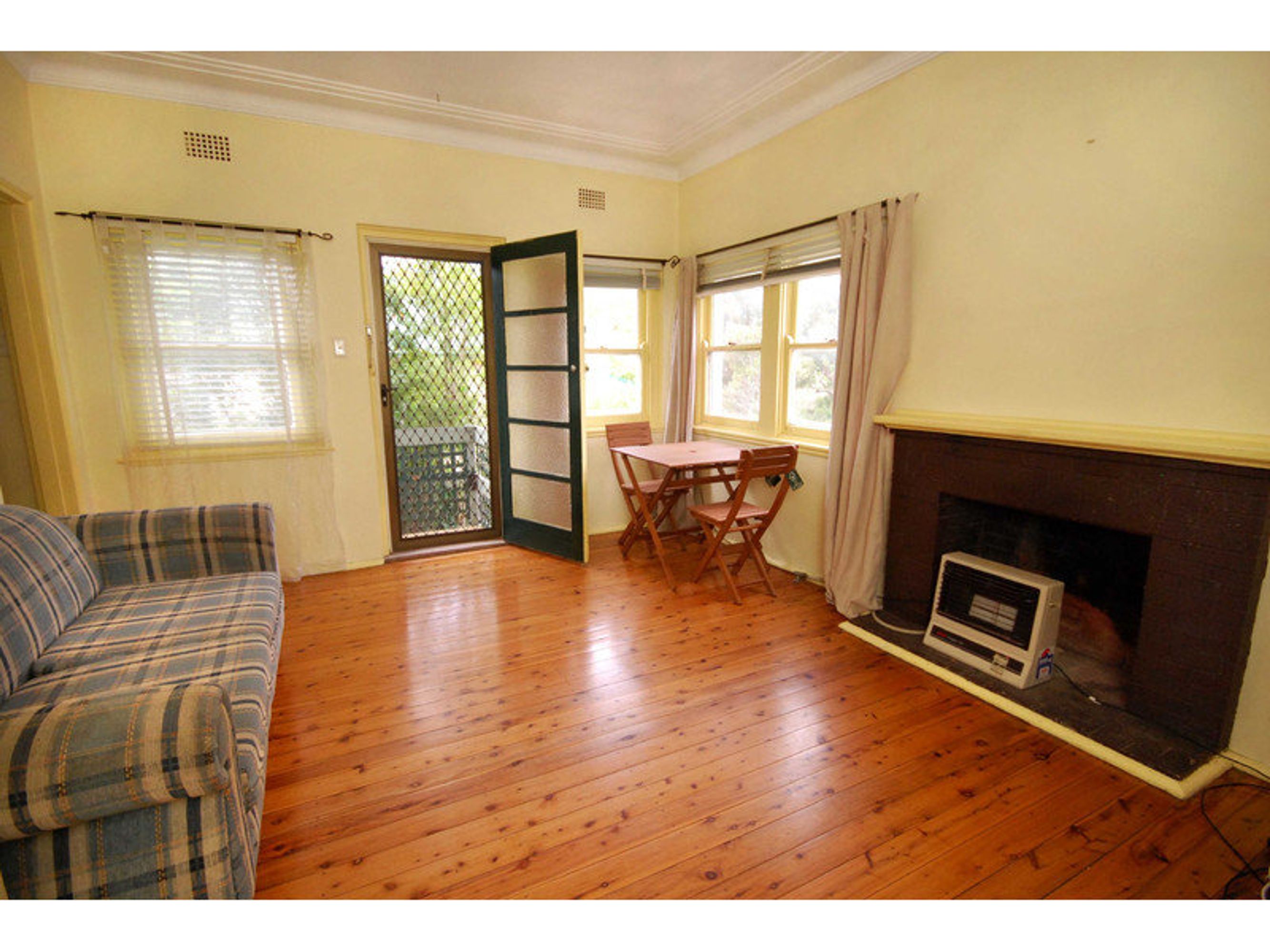 1/114 Waratah Street, Katoomba - Thumbnail 2