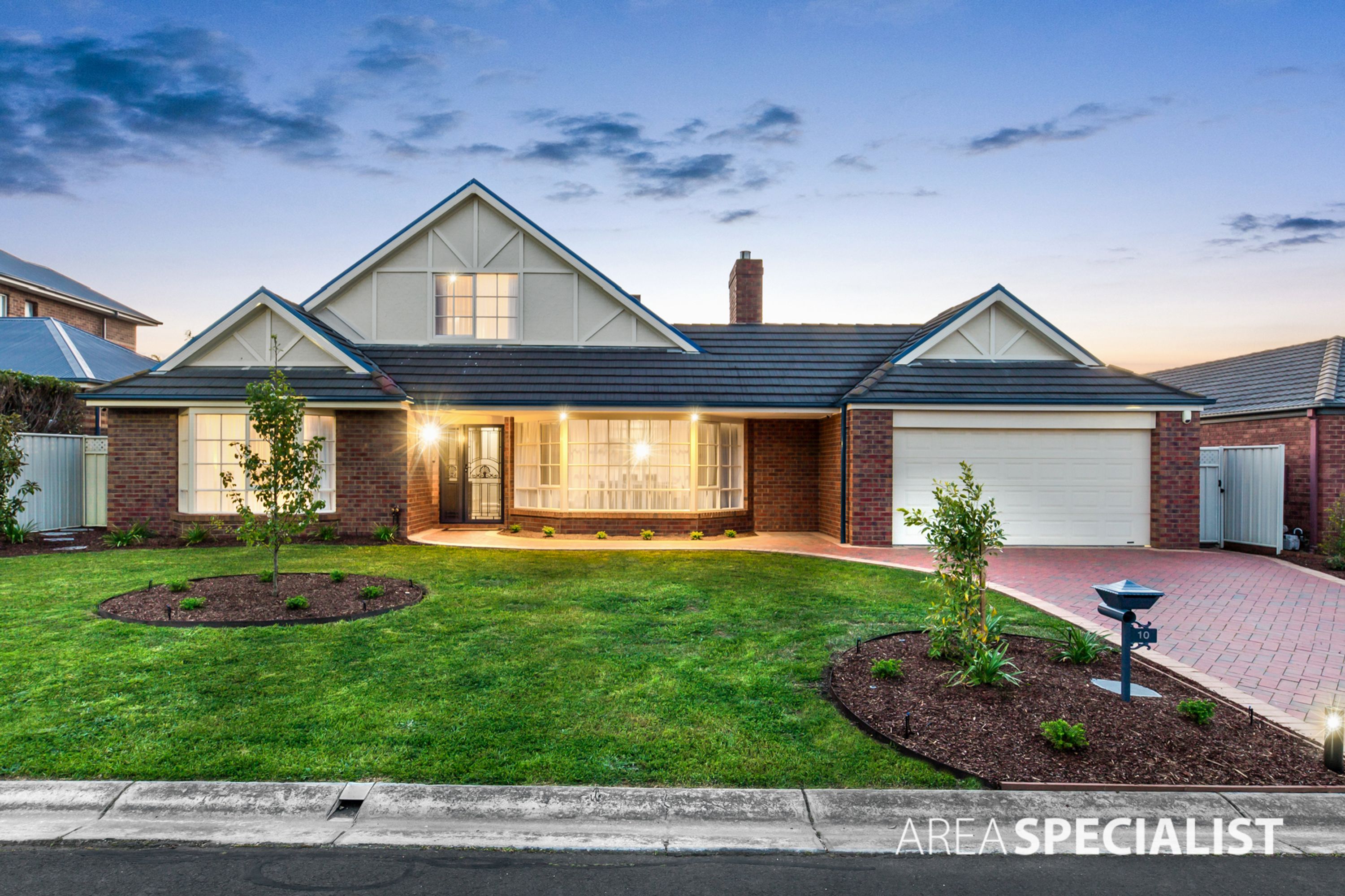 10 Lake Eyre Place, Caroline Springs VIC 3023, Caroline Springs - Thumbnail 3