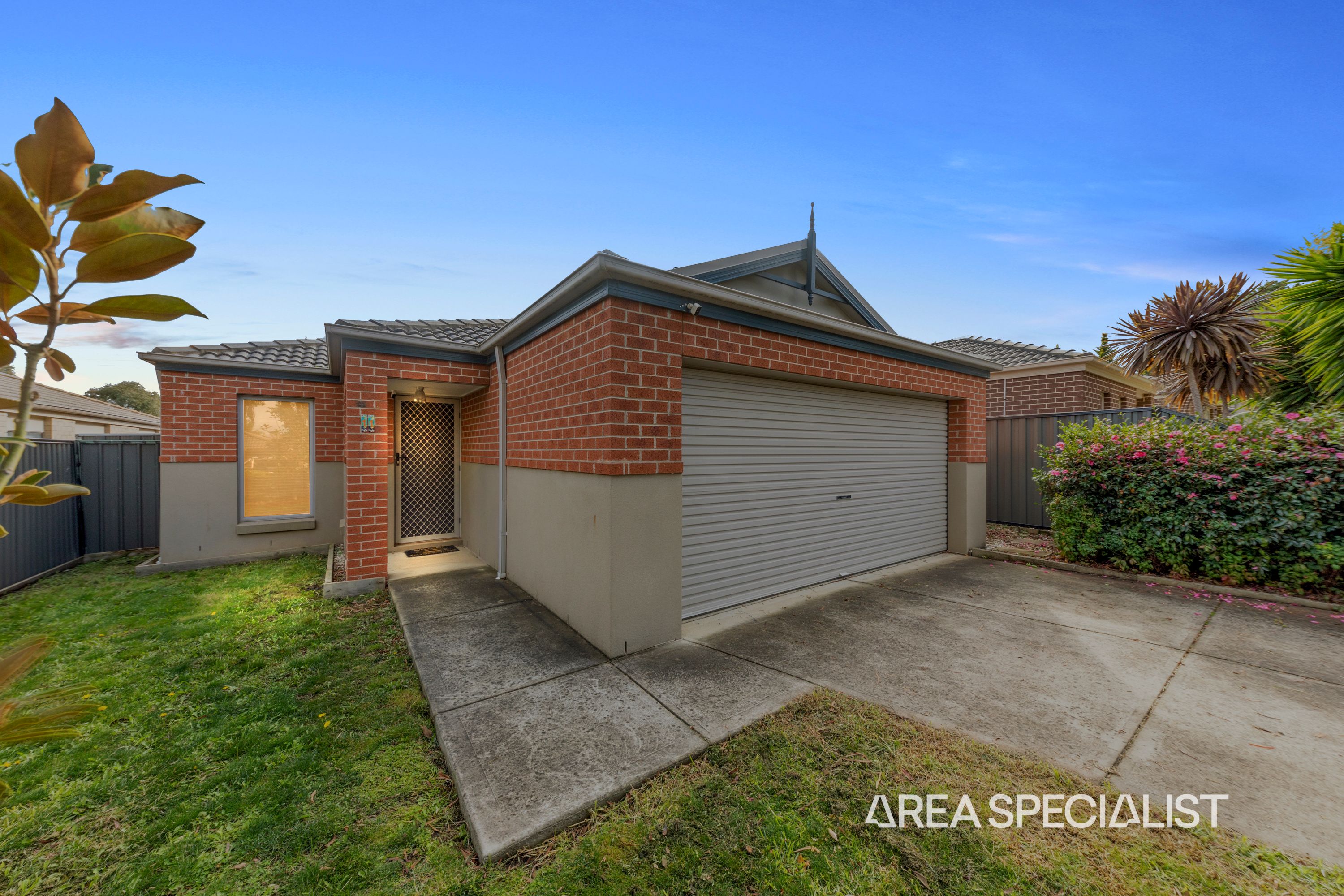 11 Botham Crescent, Pakenham - Thumbnail 2