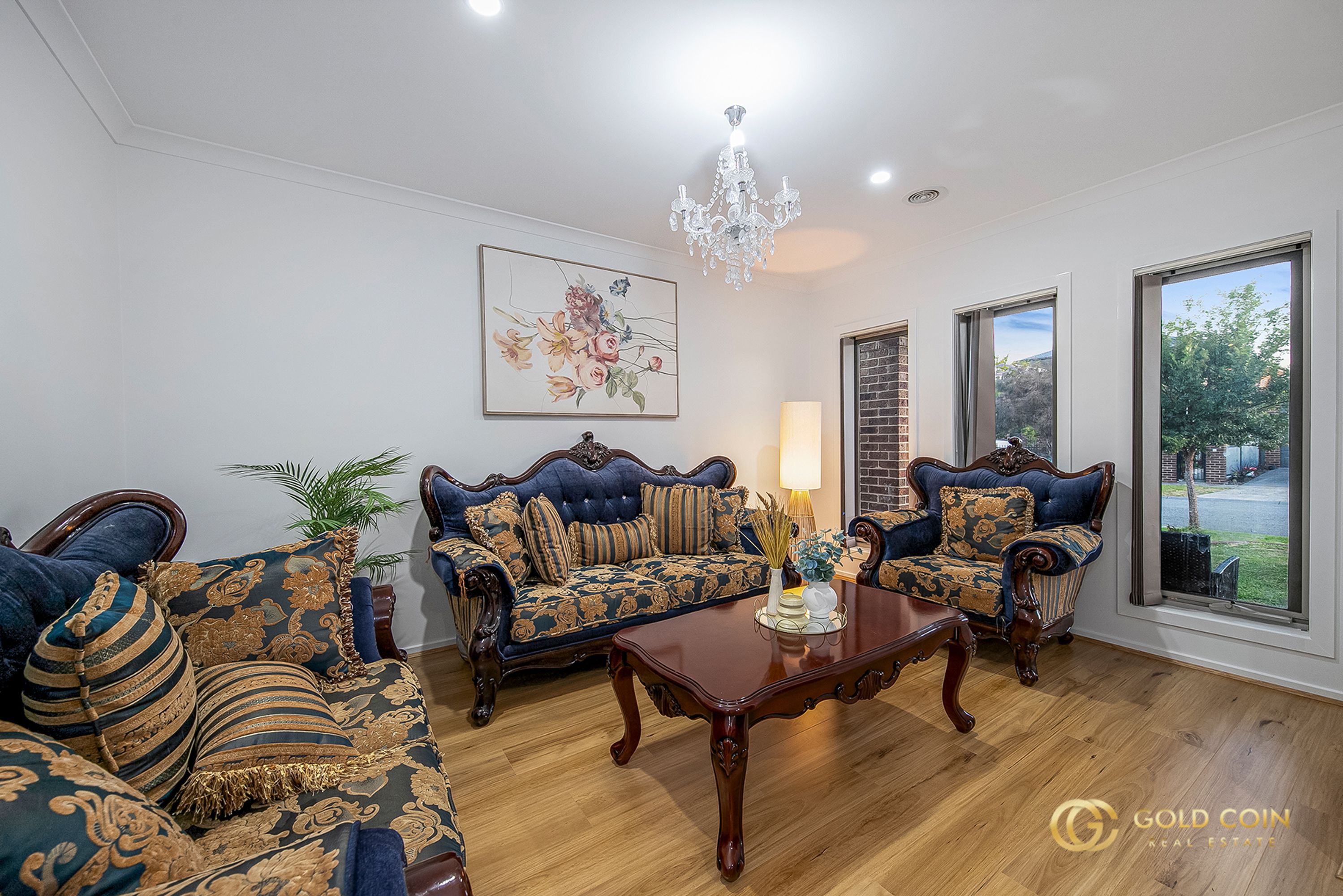 8 Damper Way, Lynbrook - Thumbnail 2