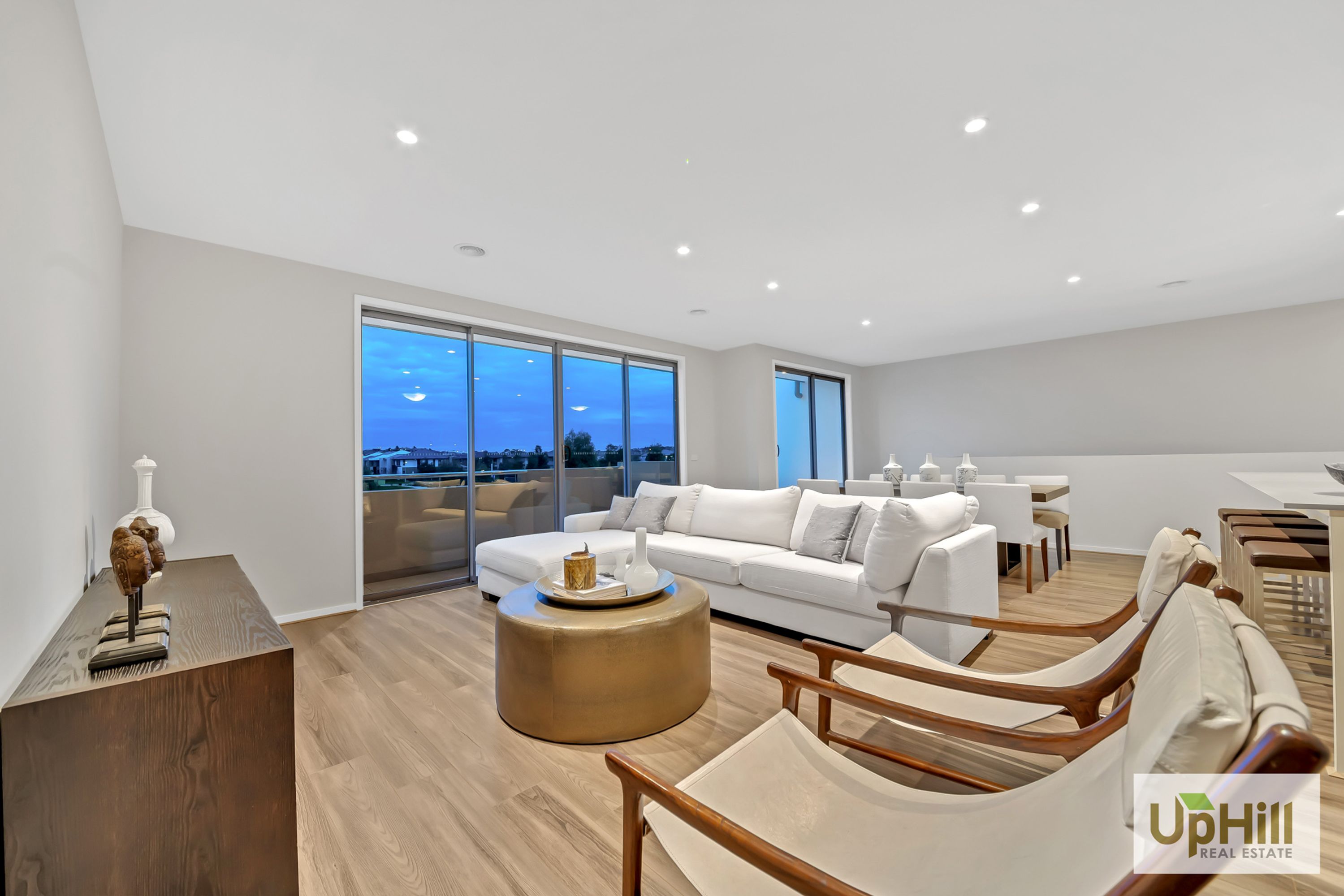 18 REVELWOOD WAY, Clyde North - Thumbnail 2