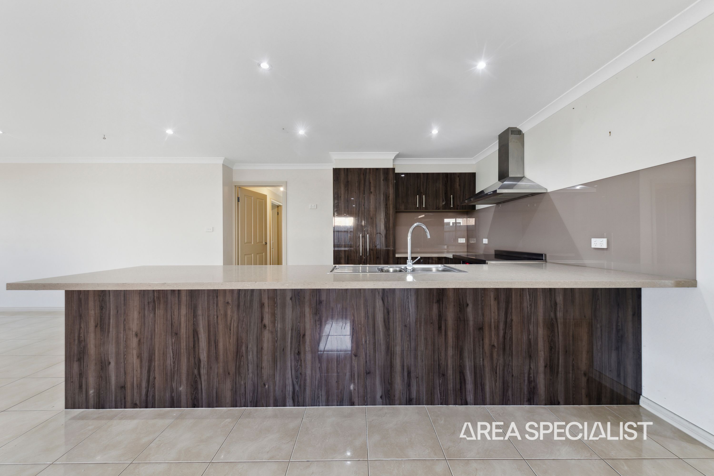 11 Emerald Crescent, Koo Wee Rup - Thumbnail 7