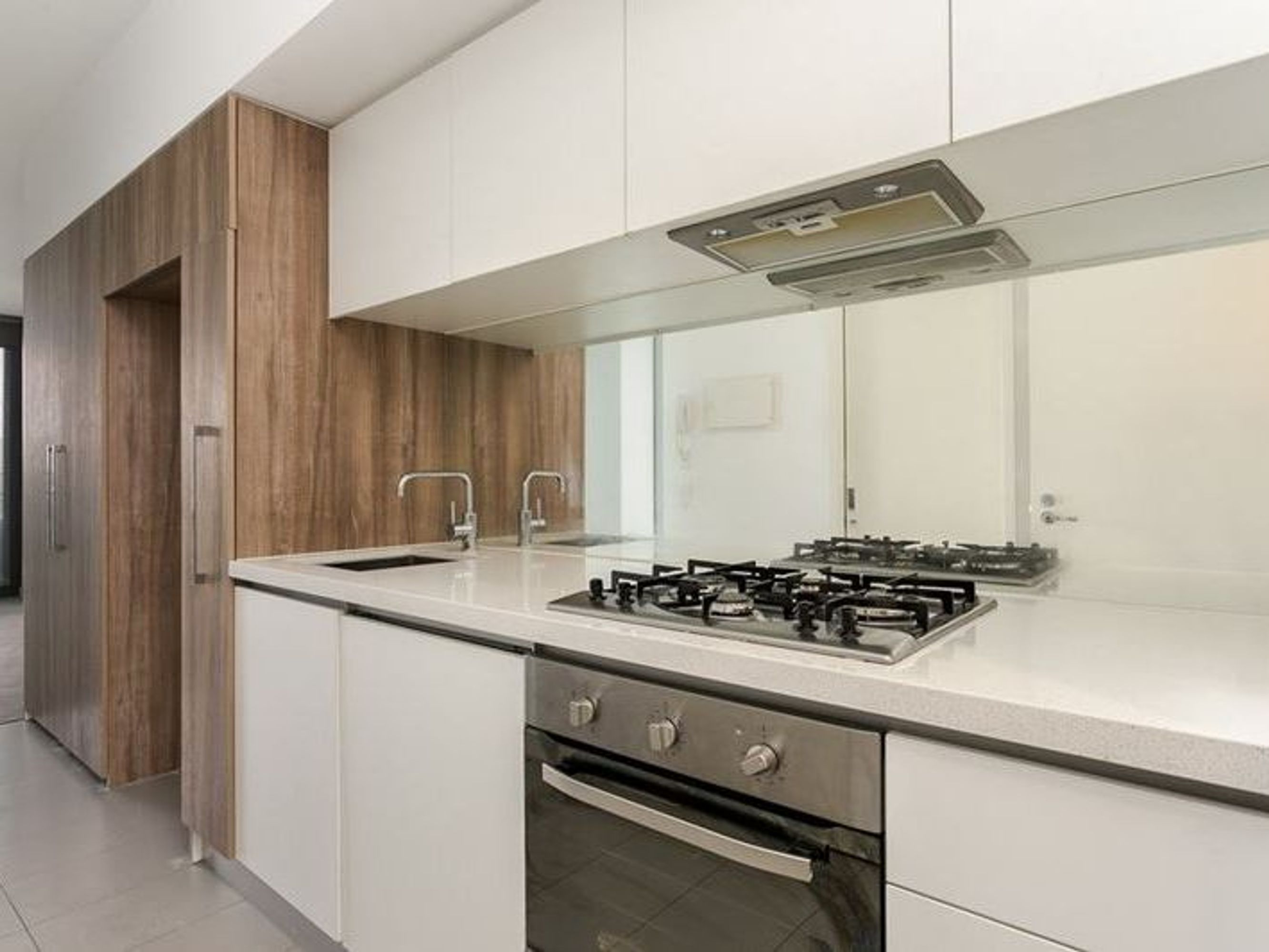 216/31 Malcolm Street, South Yarra - Thumbnail 4