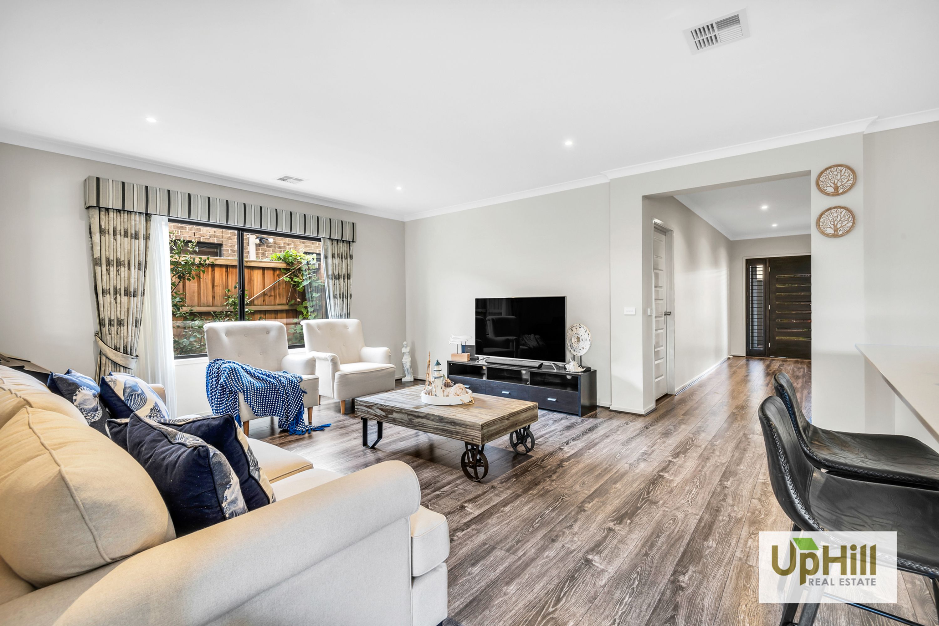 8 Raeburn Drive, Clyde North - Thumbnail 7