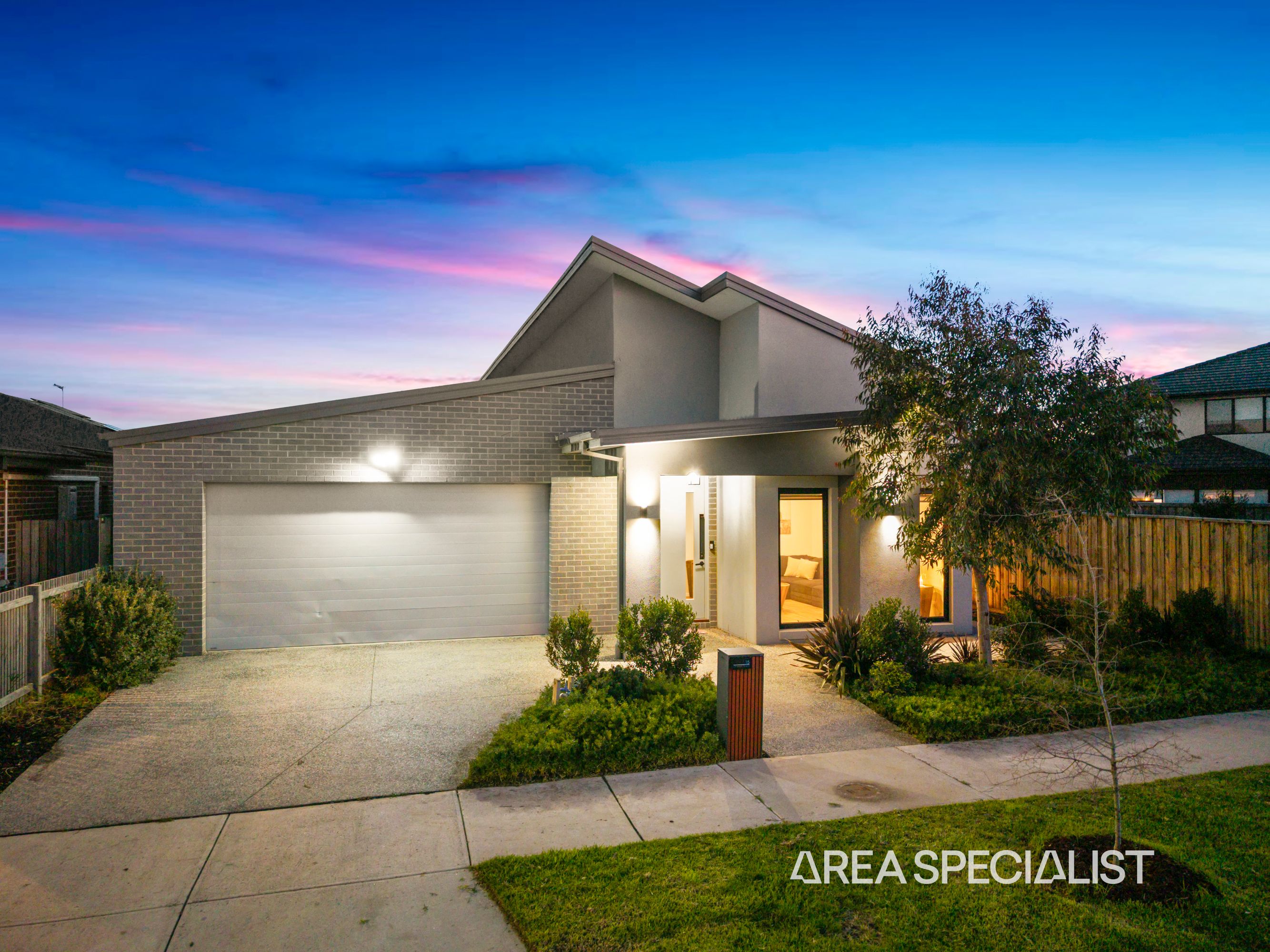 15 Diversity Road, Clyde North - Thumbnail 3