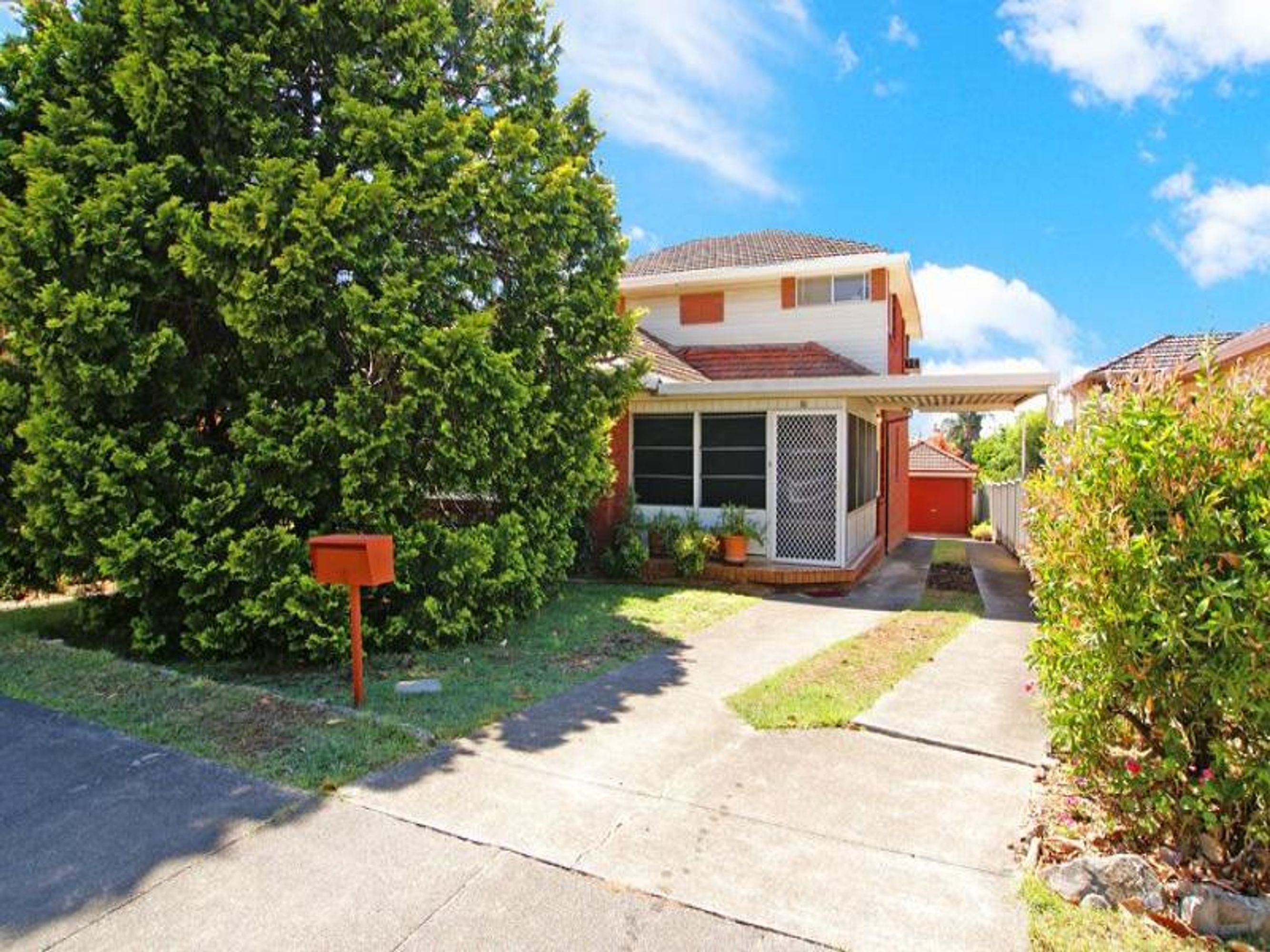16 Plimsoll St, Sans Souci, Sans Souci - Thumbnail 2