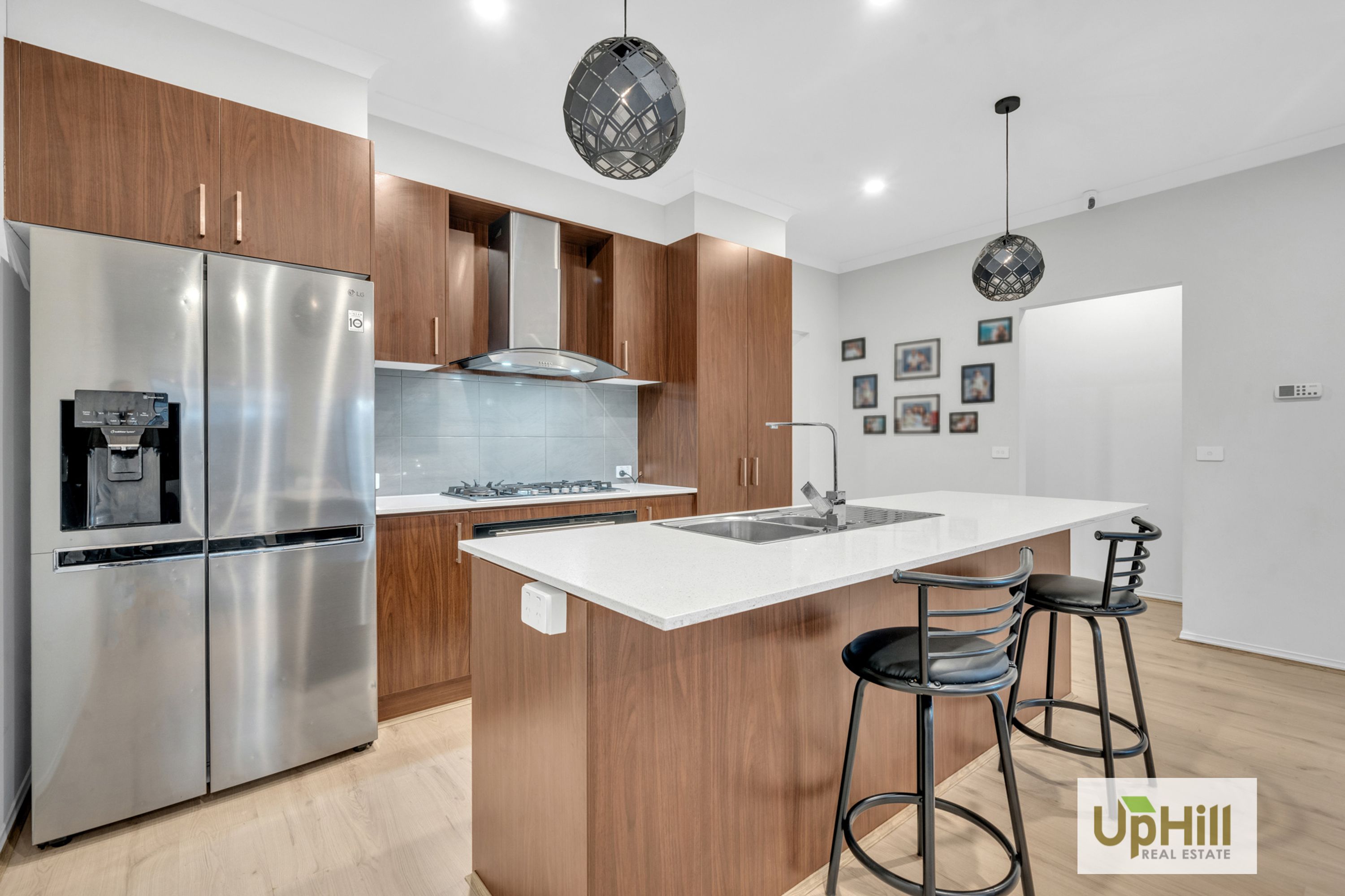 70 Pobblebonk Crescent, Clyde North - Thumbnail 5